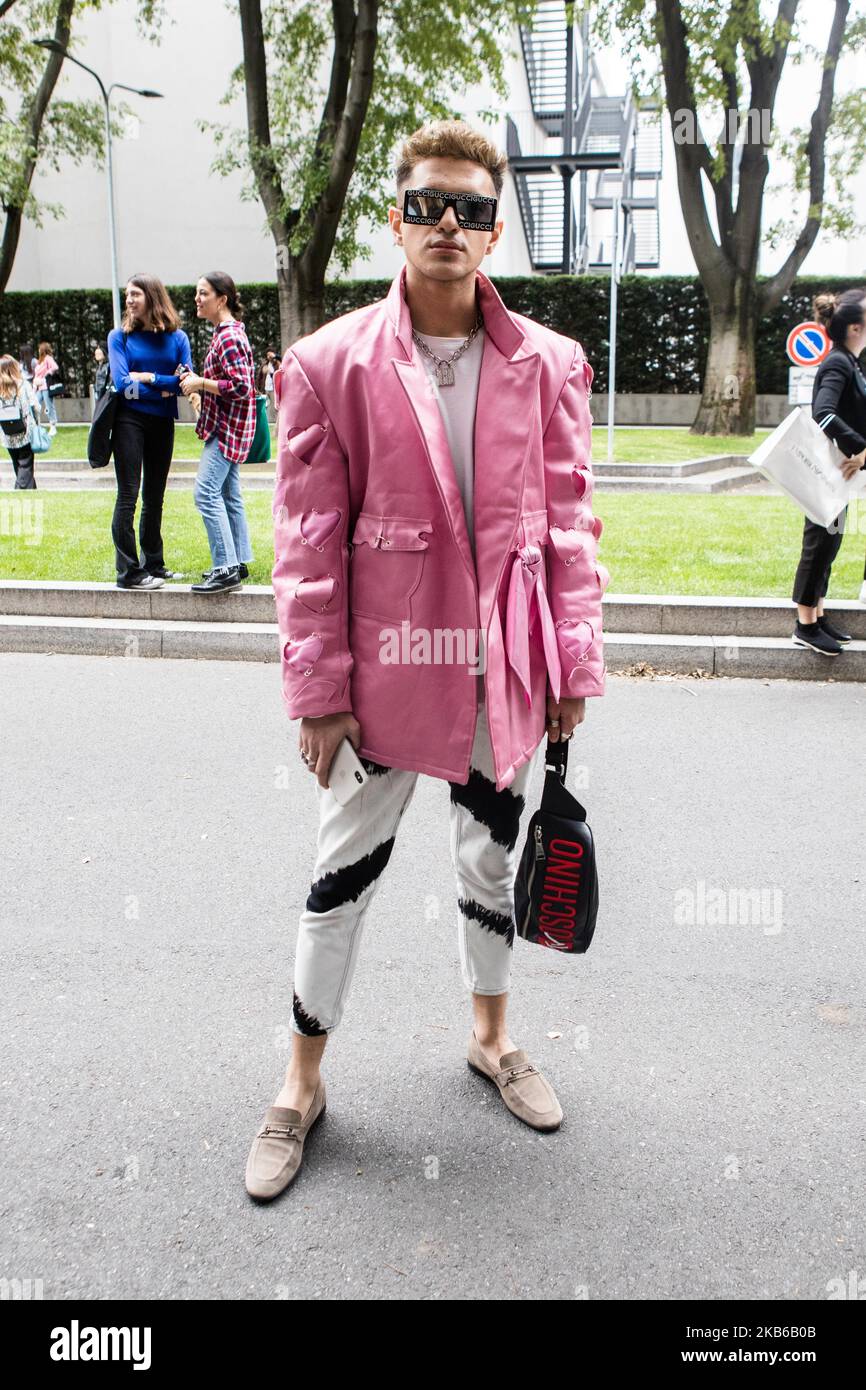 Ospite fuori Armani alla Fashion Week di Milano, Italia, il 19 2019 settembre (Foto di Mairo Cinquetti/NurPhoto) Foto Stock