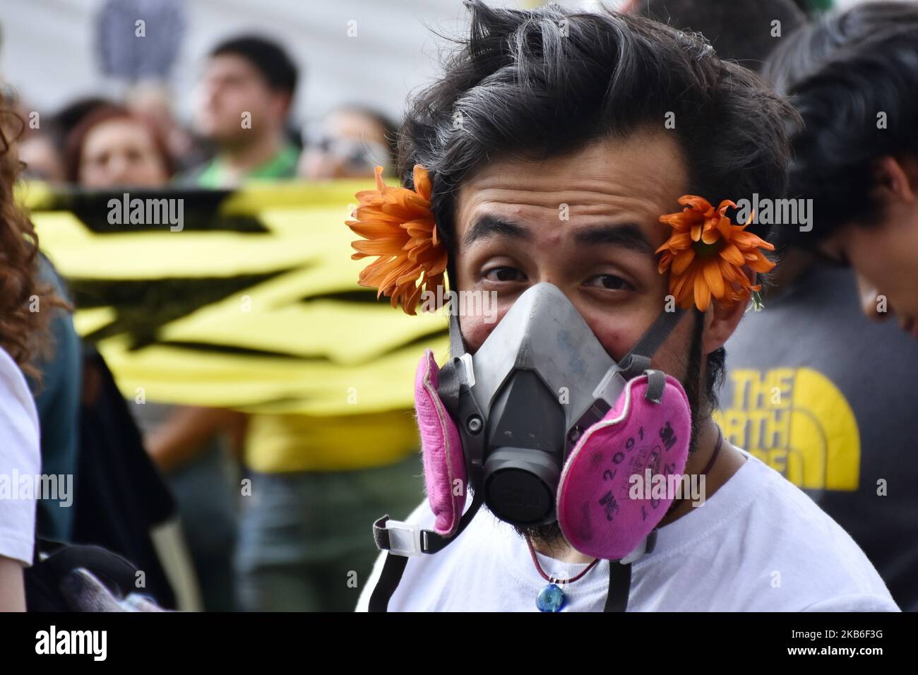 Le persone hanno partecipato a una marcia per protestare contro il cambiamento climatico impulsato dallo sciopero globale chiamato venerdì per il futuro a Reforma Avenue il 20 settembre 2019 a Città del Messico, Messico. Circa 100 paesi sono stati mobilitati per combattere il cambiamento climatico. Il movimento attivista è guidato da giovani che cominciano a trascendere i loro ideali a livello globale. (Foto di Eyepix/NurPhoto) Foto Stock