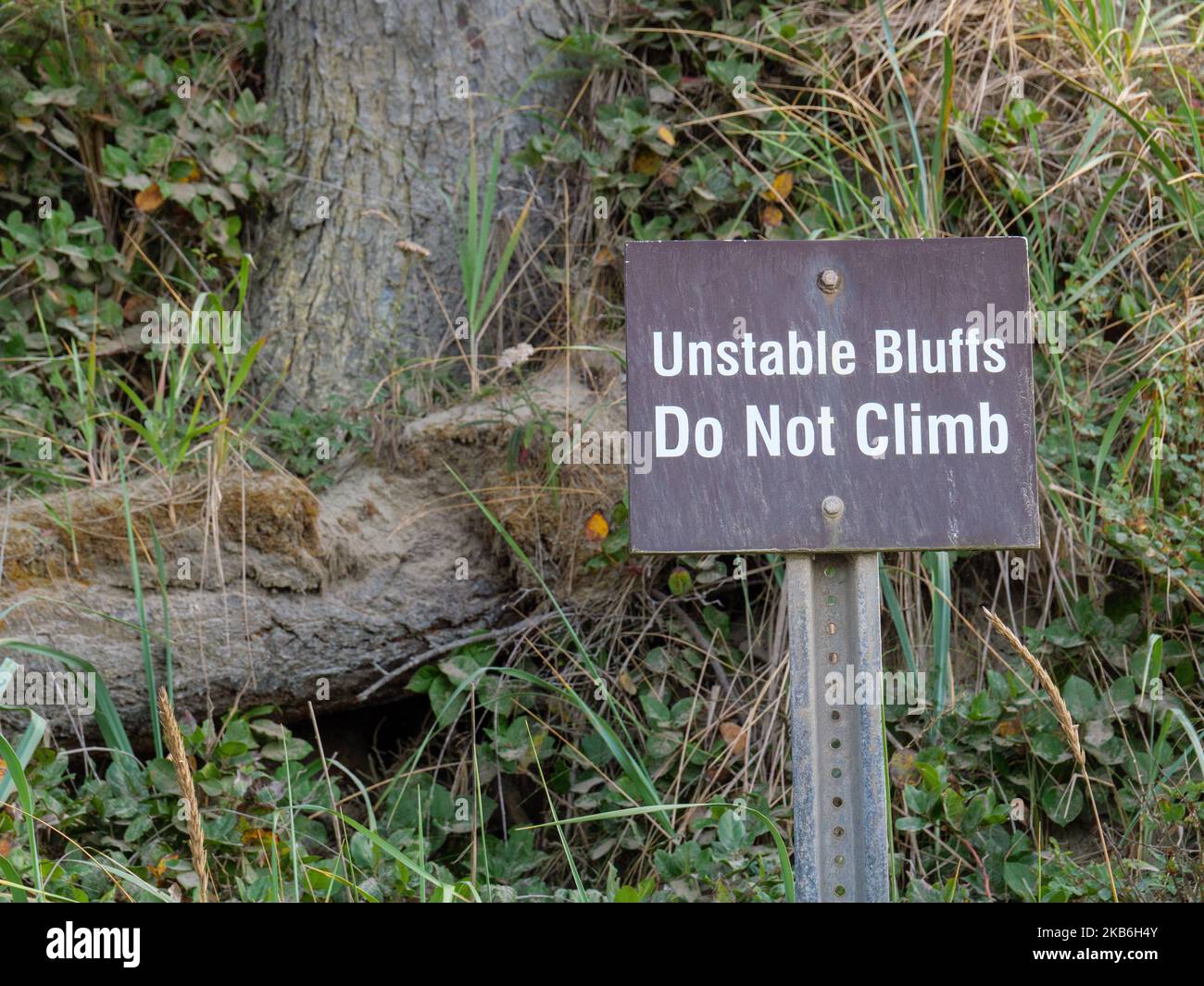 Scogliera instabili non salire segno, Dungeness National Wildlife Refuge, stato di Washington. Foto Stock