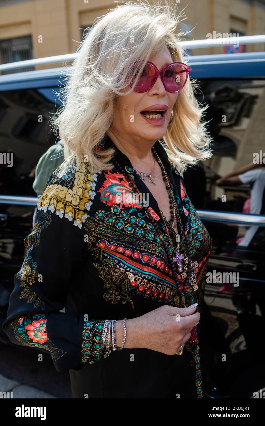 Amanda Lear visto fuori dal Salone Etro durante la Fashion Week di Milano Primavera/Estate 2020 il 20 settembre 2019 a Milano. (Foto di Mairo Cinquetti/NurPhoto) Foto Stock