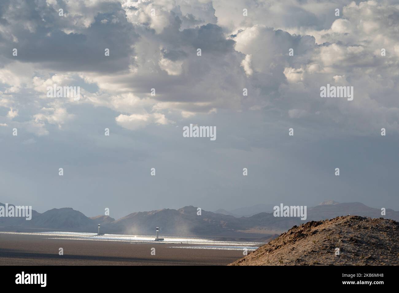 Ivanpah Solar Electric Generating System al di fuori di Primm, Nevada. Foto Stock