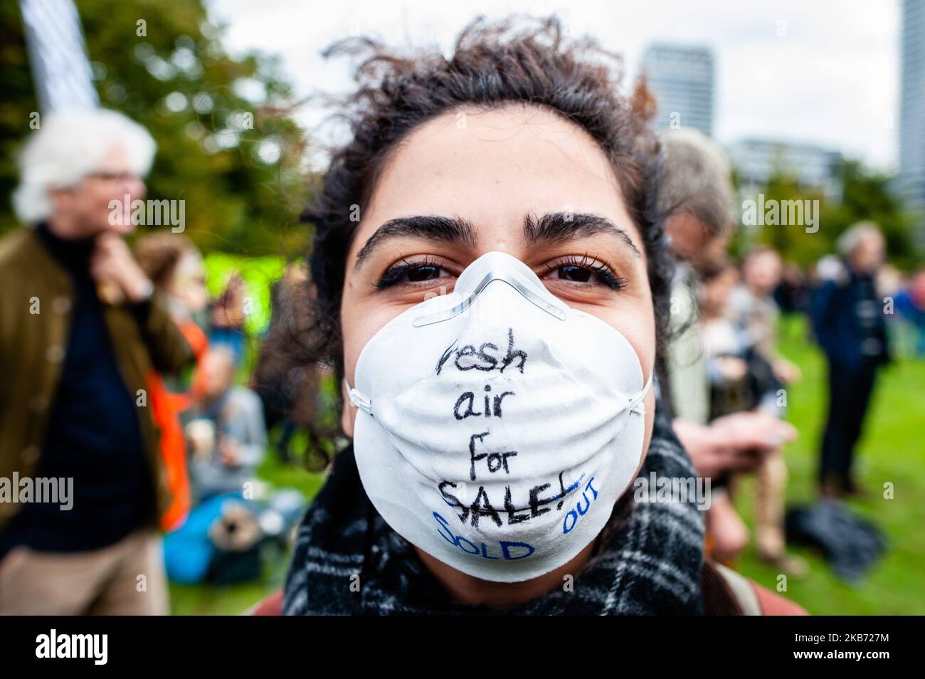 Gli studenti e gli attivisti scolastici si riuniscono durante uno sciopero sul clima il 27 settembre 2019 a l'Aia, Paesi Bassi. L'Aia. Questo sciopero sul clima è stato organizzato da una grande coalizione di organizzazioni nei Paesi Bassi e sta partecipando alla più grande mobilitazione internazionale sul clima della storia. (Foto di Romy Arroyo Fernandez/NurPhoto) Foto Stock