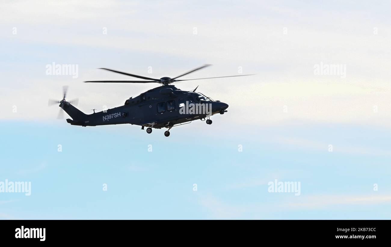 Un elicottero “Greywolf” del Boeing MH-139 si prepara ad atterrare per un'esposizione statica alla base dell'aeronautica di Minot, North Dakota, 29 ottobre 2022. La flotta fino a 84 MH-139s assumerà il ruolo di proteggere le basi missilistiche balistiche intercontinentali (ICBM) degli Stati Uniti e il trasporto delle forze di sicurezza e del governo degli Stati Uniti. (STATI UNITI Foto dell'aeronautica militare di Senior Airman Zachary Wright) Foto Stock