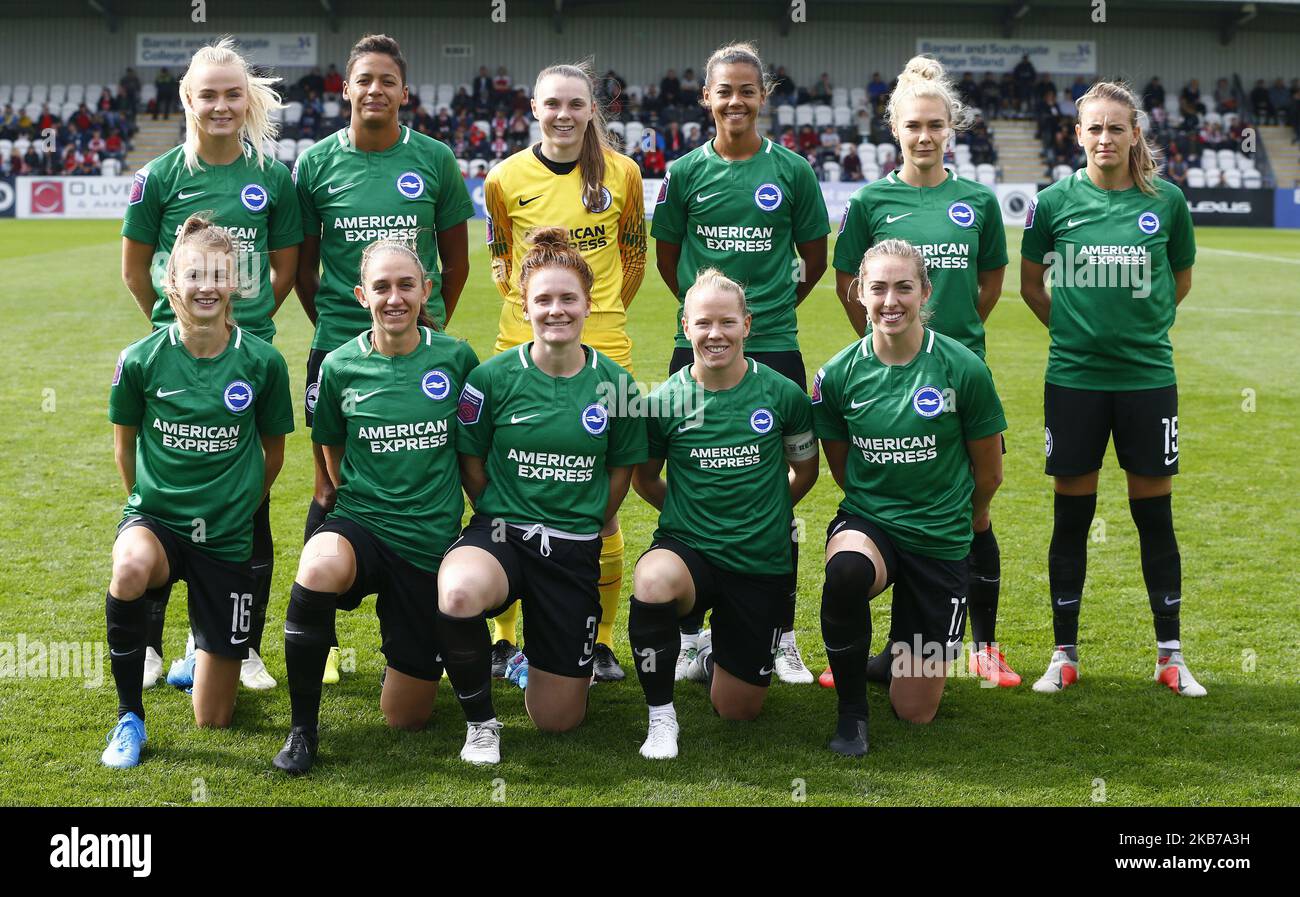 Brighton e Hove Albion Women Team Shoot Back Row:- Aileen Whelan, Victoria Williams, Megan Walsh, Harris e Kayleigh Green di Brighton e Hove Albion WFC. Prima fila:- Ellie Brazil, Matide Lundorf Skovsen, Felicity Gibbons, Danielle Bowman e Megan Connolly di Brighton e Hove Albion WFC durante la partita della Super League femminile di Barclay tra Arsenal Women e Brighton e Hove Albion Women al Meadow Park Stadium il 29 settembre 2019 a Boreham Wood, Inghilterra (Foto di Action Foto Sport/NurPhoto) Foto Stock