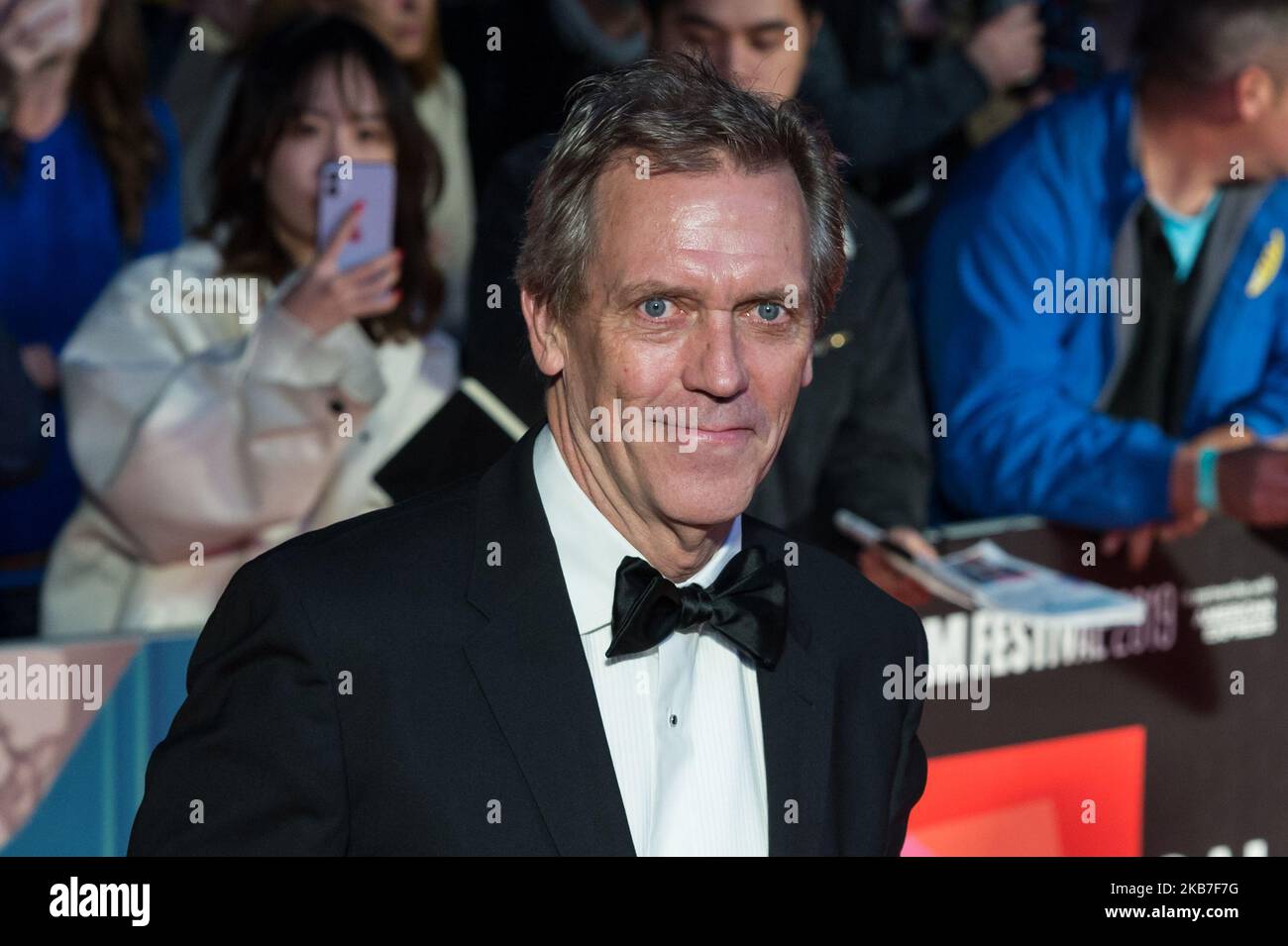 Hugh Laurie partecipa alla prima cinematografica europea di "The Personal History of David Copperfield" a Odeon Luxe Leicester Square durante il 63rd° BFI London Film Festival Opening Night Gala, il 02 ottobre 2019 a Londra, Inghilterra. (Foto di Wiktor Szymanowicz/NurPhoto) Foto Stock