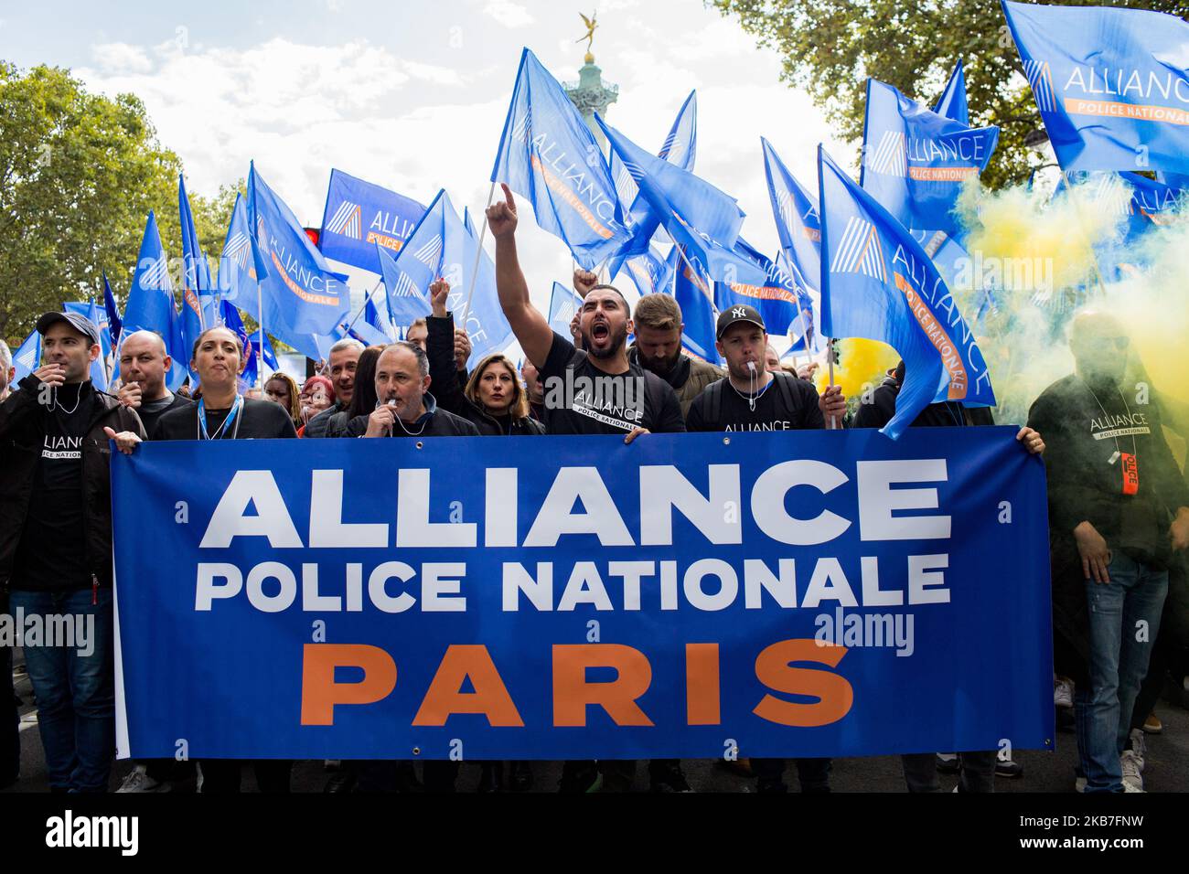 Gli agenti di polizia dell'alleanza stanno dimostrando per il miglioramento delle loro condizioni di lavoro come parte della marcia nazionale di rabbia organizzata su invito di una ventina di sindacati di polizia. Parigi, Francia, le 2 ottobre 2019. Des policiers du syndicat Alliance Paris manifestent pour l'amélioration de leurs conditions de travail dans le cadre de la Marche Nationale de la colère organisée à l'appel d'une vingtaine de syndicats de police. (Foto di Emeric Fohlen/NurPhoto) (Foto di Emeric Fohlen/NurPhoto) Foto Stock