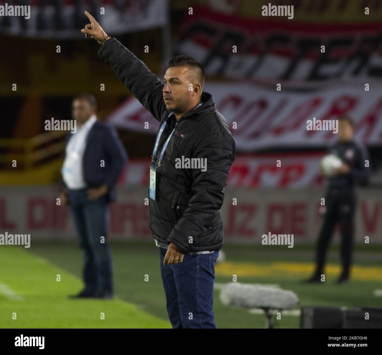 Sergio Novoa allenatore atletico Bucaramanga durante la partita della Liga Aguila tra l'Independiente Santa Fe e l'Atletico Bucaramangaa, a Bogotà, Colombia, il 3 ottobre 2019. (Foto di Daniel Garzon Herazo/NurPhoto) Foto Stock