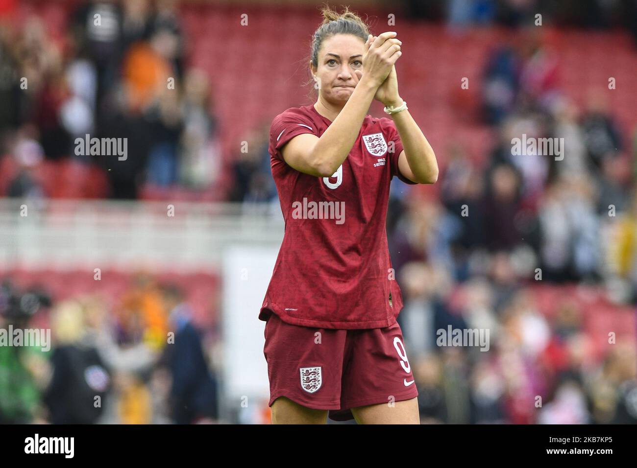 Jodie Taylor of England Women applaude i fan durante la partita internazionale amichevole tra le donne inglesi e le donne brasiliane al Riverside Stadium, Middlesbrough, sabato 5th ottobre 2019. (Foto di IAM Burn/MI News/NurPhoto) Foto Stock