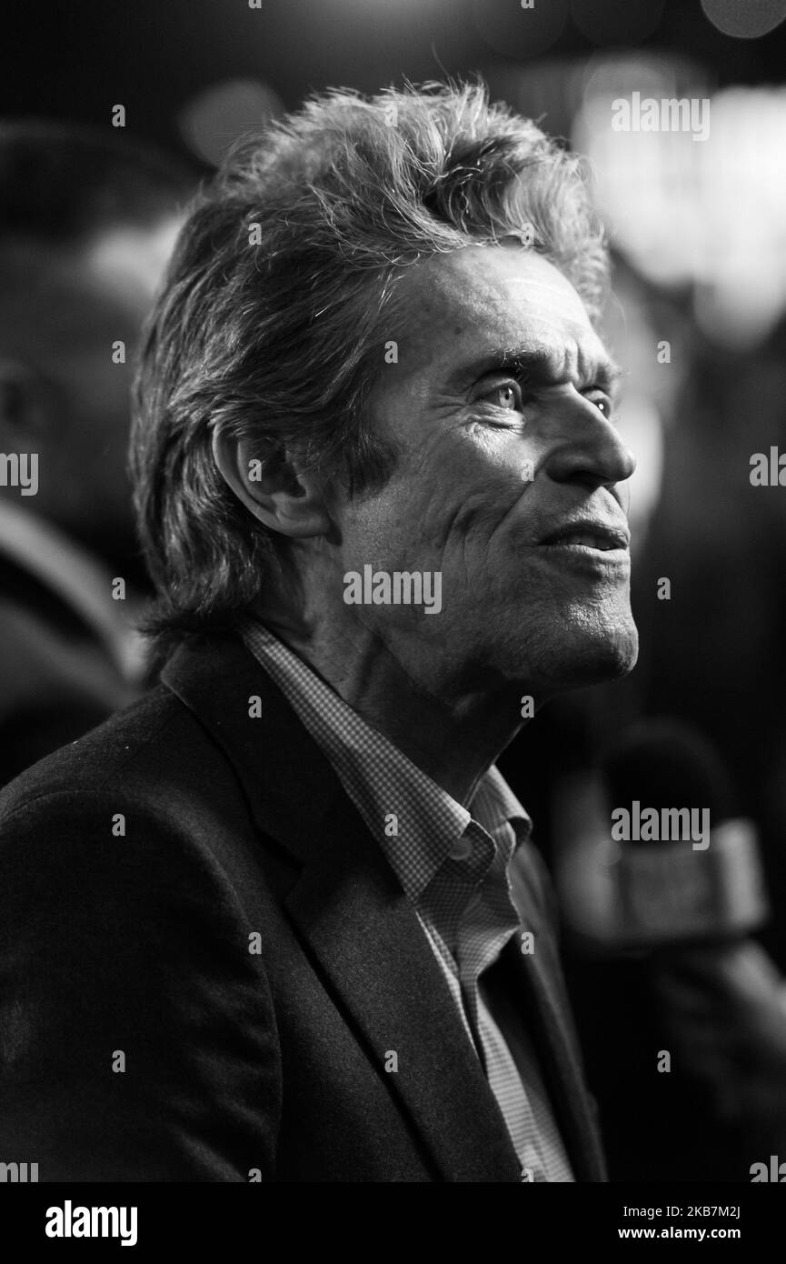 (NOTA DELL'EDITORE: L'immagine è stata convertita in bianco e nero) Willem Dafoe partecipa alla prima cinematografica britannica di 'The Lighthouse' a Odeon Luxe, Leicester Square, durante il 63rd° BFI London Film Festival Cult Gala, il 05 ottobre 2019 a Londra, Inghilterra. (Foto di Wiktor Szymanowicz/NurPhoto) Foto Stock