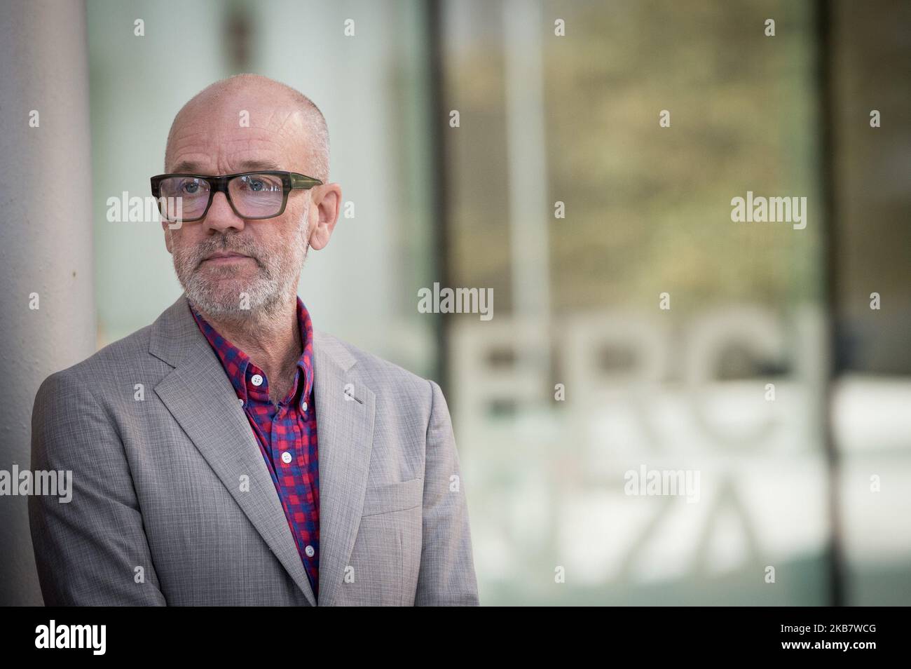 Michael Stipe partecipa alla fotocall per la presentazione del suo secondo libro ‘Our Interference Times: A Visual record’ al Museo MAXXI di Roma il 08 ottobre 2019 a Roma (Foto di Giuseppe Maffia/NurPhoto) Foto Stock