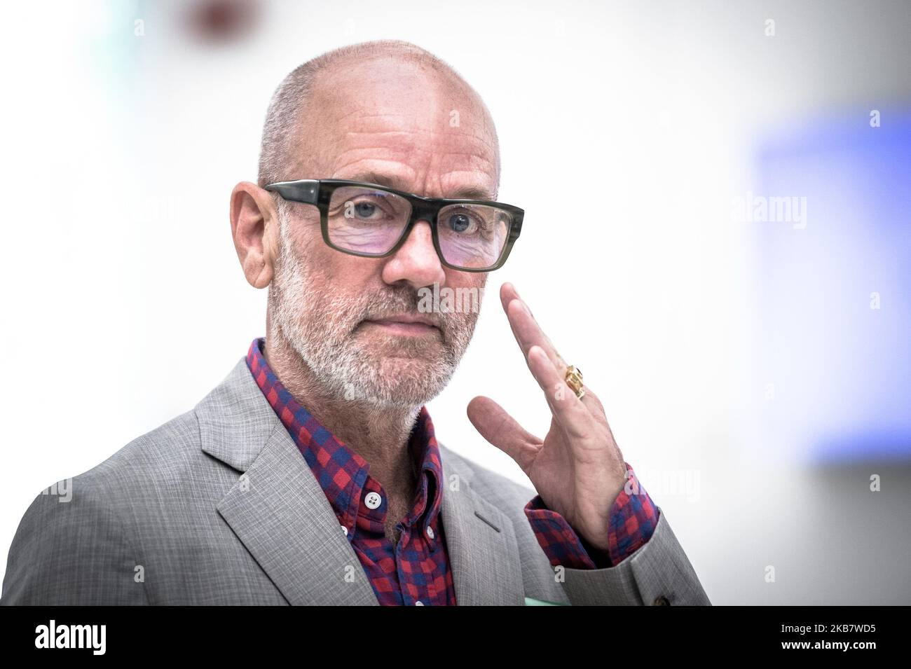 Michael Stipe partecipa alla fotocall per la presentazione del suo secondo libro ‘Our Interference Times: A Visual record’ al Museo MAXXI di Roma il 08 ottobre 2019 a Roma (Foto di Giuseppe Maffia/NurPhoto) Foto Stock