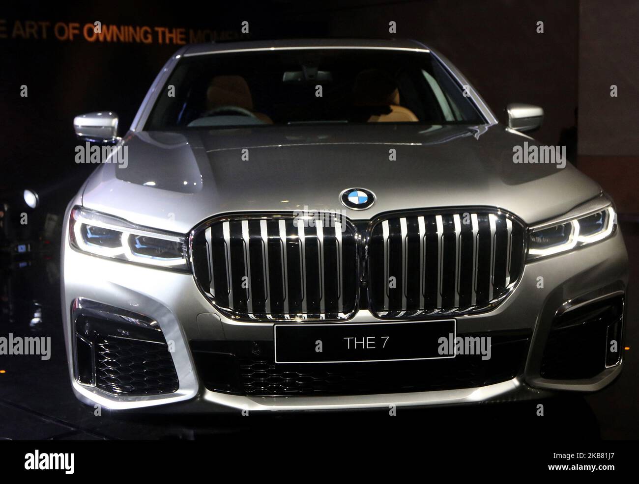 La nuova BMW 730Li M Sport al lancio della BMW 7 Series Long Wheelbase a Giacarta, nell'ottobre 10,2019. BMW Group Indonesia lancia l'ultima BMW 7 Series Long Wheelbase offerta in due varianti, vale a dire la nuova BMW 730Li opulence e la nuova BMW 730Li M Sport, le due BMW 7 Series commercializzate in Indonesia sono montate localmente sulla BMW Production Network 2, Gaya Motor, Sunter, Jakarta. (Foto di Dasril Roszandi/NurPhoto) Foto Stock