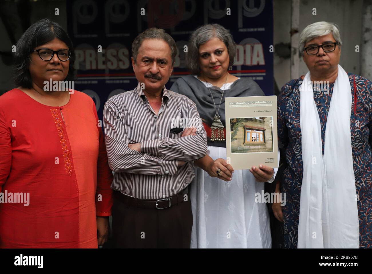 I cittadini interessati hanno pubblicato oggi un libro intitolato 'Kashmir disobbedienza civile' sulla situazione attuale del Kashmir a Nuova Delhi Stampa dell'India il 12 ottobre 2019 (Foto di Nasir Kachroo/NurPhoto) Foto Stock