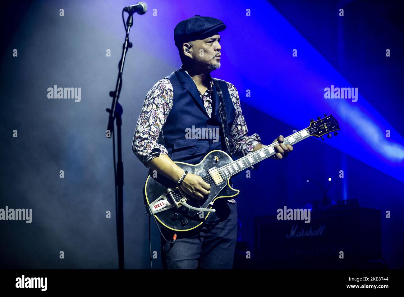 Joey Santiago della band alternative rock americana Pixies che si esibisce dal vivo all'OGR Turin Italia. (Foto di Roberto Finizio/NurPhoto) Foto Stock