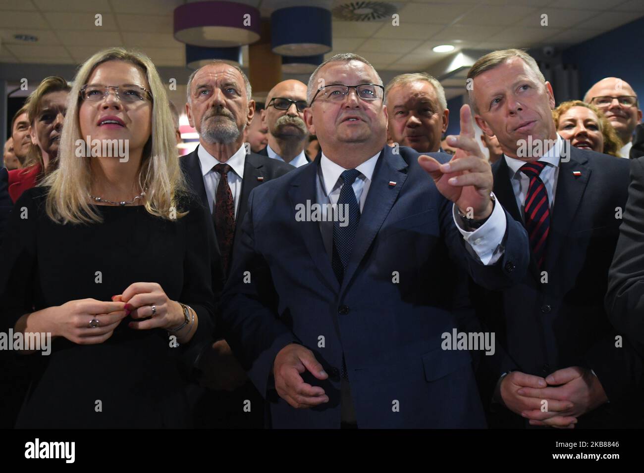 (L-R) Malgorzata Wassermann, Jan Tadeusz Duda, Andrzej Adamczyk, Piotr Cwik and other members of Poland's Law and Justice ruling party react after seeying the first results, as PiS is set to be victorious in the parliamentary elections, according to exit polls. On Sunday, October 13, 2019, in Krakow, Malopolskie Voivodeship, Poland. (Photo by Artur Widak/NurPhoto) Foto Stock