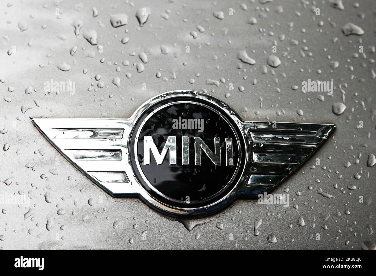 Mini logo is seen on the car in Berlin, Germany on 25 September 2019. (Photo by Jakub Porzycki/NurPhoto) Foto Stock