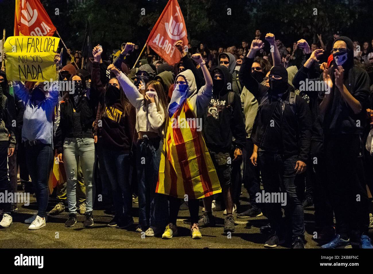 Rivolte a Girona, Spagna, il 16 ottobre 2019 - terzo giorno di scioperi in Catalogna dopo il giudizio dei politici catalani. Questi disordini sono stati durante questa sera e questa notte a Girona, una delle città con influenza più indipendente in tutta la Catalogna. (Foto di Adria salido Zarco/NurPhoto) Foto Stock