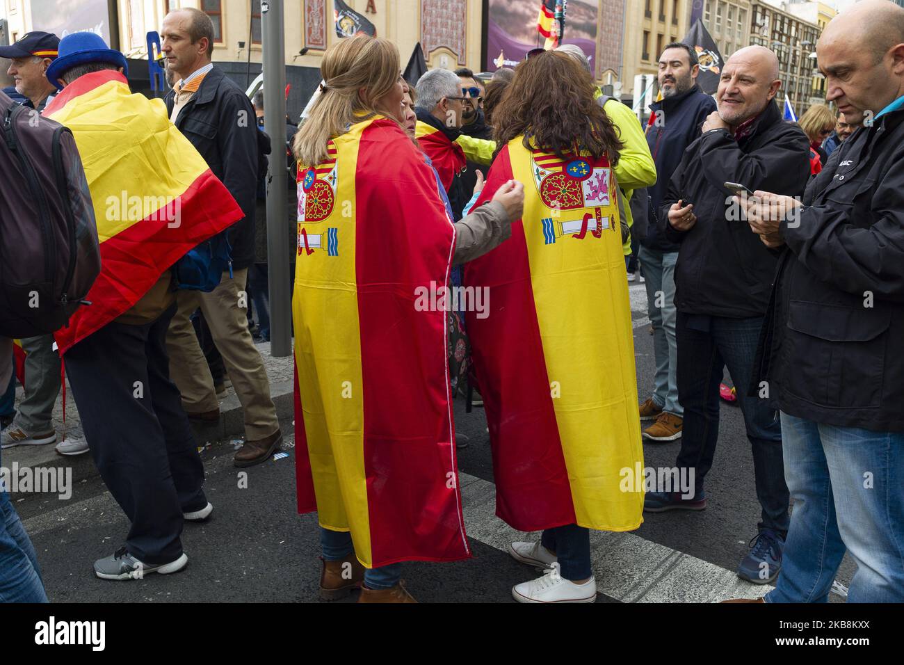 I membri della polizia nazionale e della Guardia civile, durante la manifestazione convocata da Jusapol a Madrid, (Giustizia Salaria di polizia), per chiedere l'equalizzazione degli stipendi di questi due organismi rispetto alla polizia regionale, a Madrid, Spagna, il 19 ottobre 2019. (Foto di Oscar Gonzalez/NurPhoto) Foto Stock