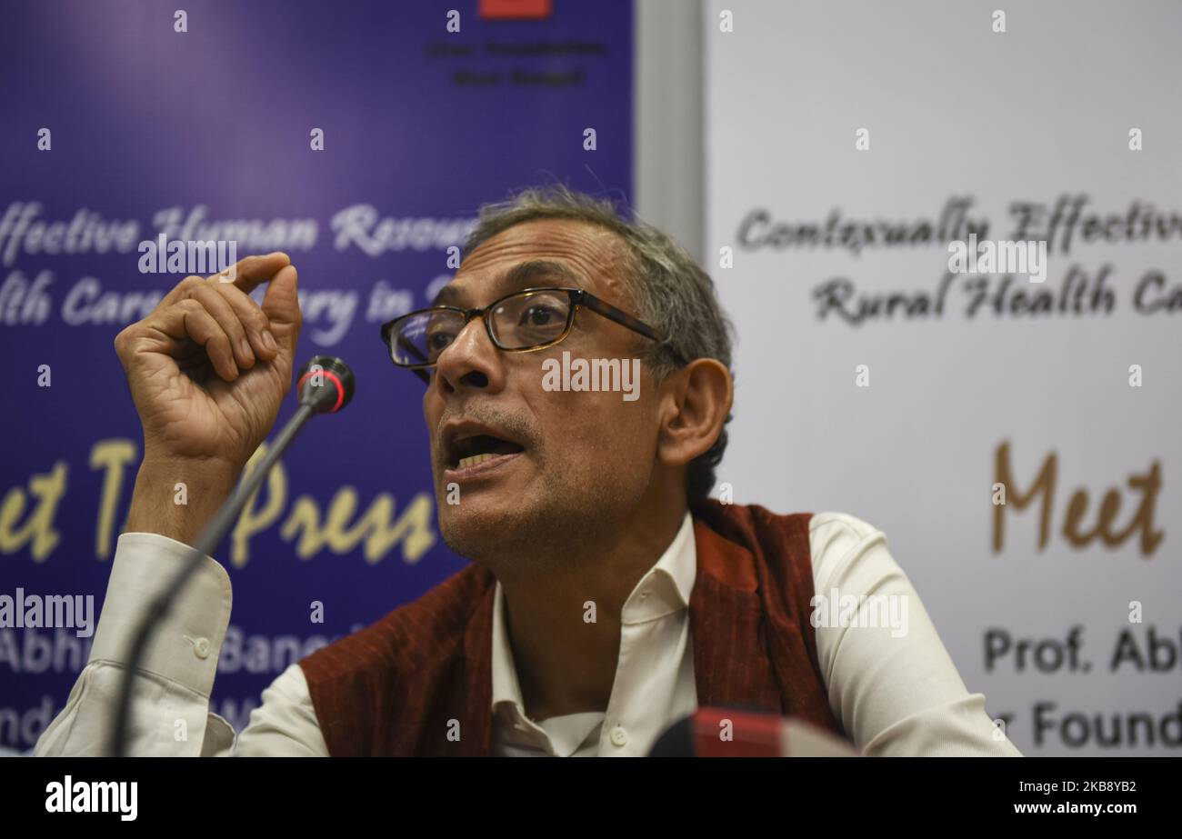 Abhijit Banerjee, uno dei tre vincitori del Premio Nobel per l'economia 2019, interviene nel corso di un evento a Nuova Delhi, India, il 22 ottobre 2019. (Foto di Indraneel Chowdhury/NurPhoto) Foto Stock