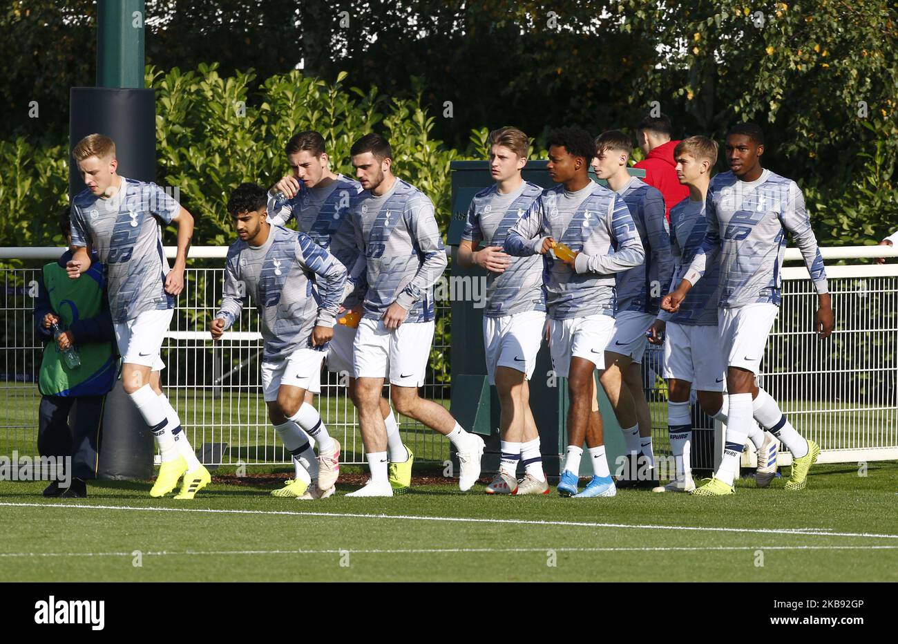 I giocatori di Tottenham Hotspur durante la UAFA Youth League tra Tottenham Hotspur e Crvena zvezda (stella rossa di Belgrado) presso l'Hotspur Way, Enfield il 22 ottobre 2019 a Enfield, Inghilterra. (Foto di Action Foto Sport/NurPhoto) Foto Stock