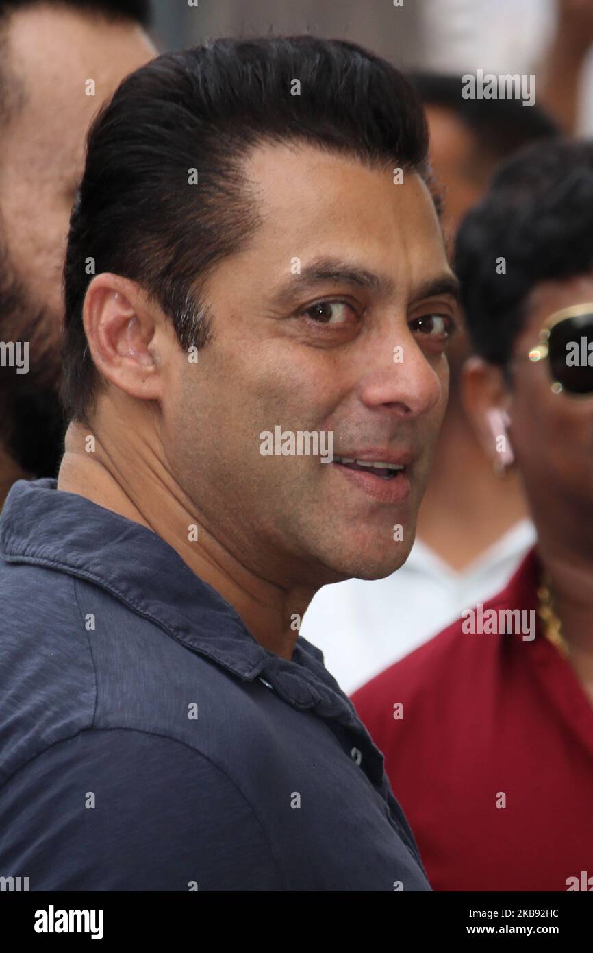 L'attore indiano Salman Khan arriva per un trailer del prossimo film di Bollywood 'Dabangg 3' a Mumbai, in India, il 23 ottobre 2019. (Foto di Himanshu Bhatt/NurPhoto) Foto Stock