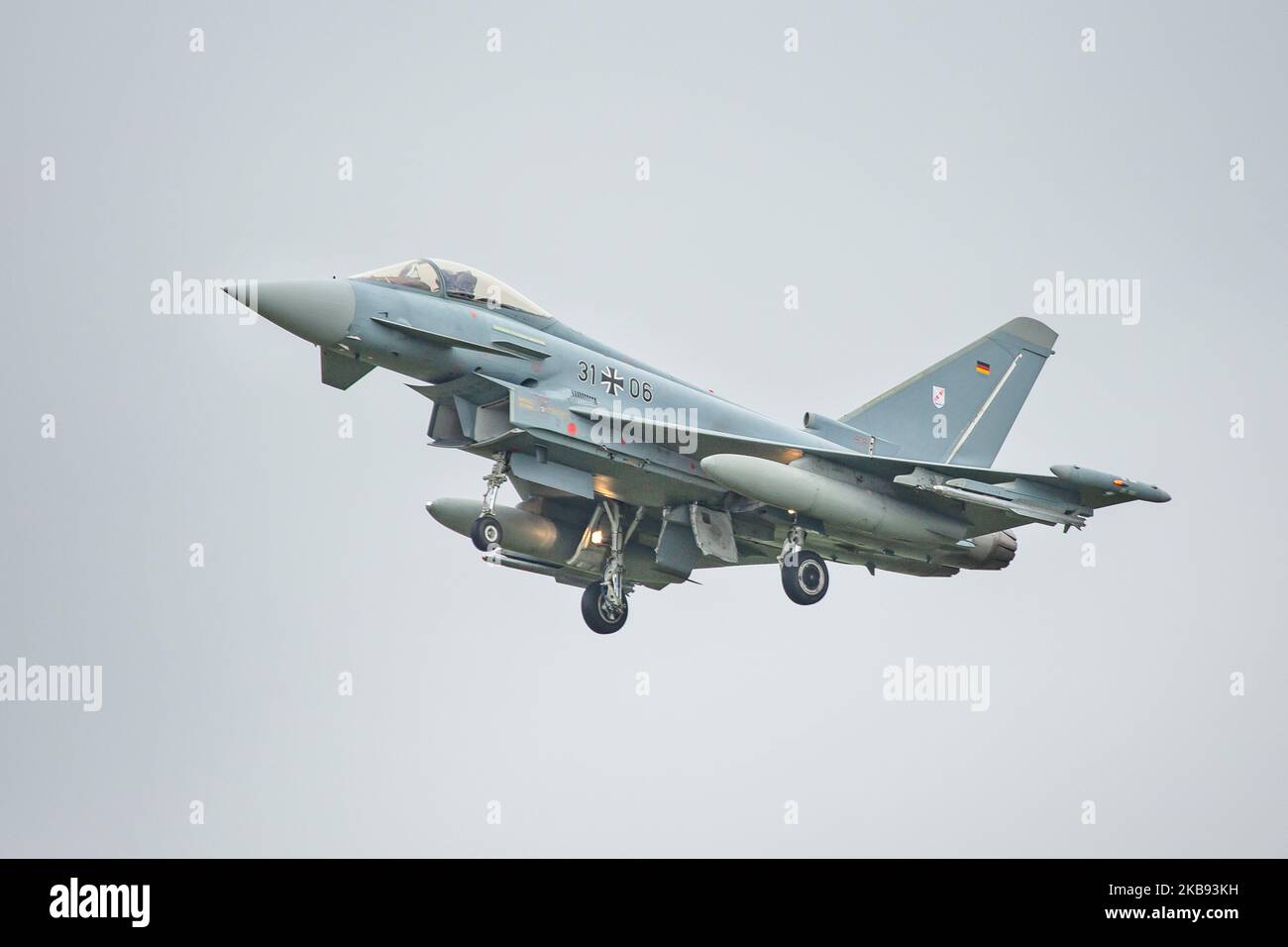 Eurofighter EF-2000 Typhoon dell'Aeronautica tedesca Luftwaffe con registrazione 31+06 ( 3106 ) Come si vede volare in arrivo e atterrare alla base aerea militare Kleine Brogel EBBL aeroporto in Belgio prima del Salone aereo internazionale di Sanicole Airfield Vliegveld a Hechtel - Eksel / Leopoldsburg / Beverlo Airfield EBLE un ex campo militare belga. L'aereo sarà in mostra statica e dimostrazione di volo al salone aereo. Kleine Brogel, Belgio - 13 settembre 2019 (Foto di Nicolas Economou/NurPhoto) Foto Stock