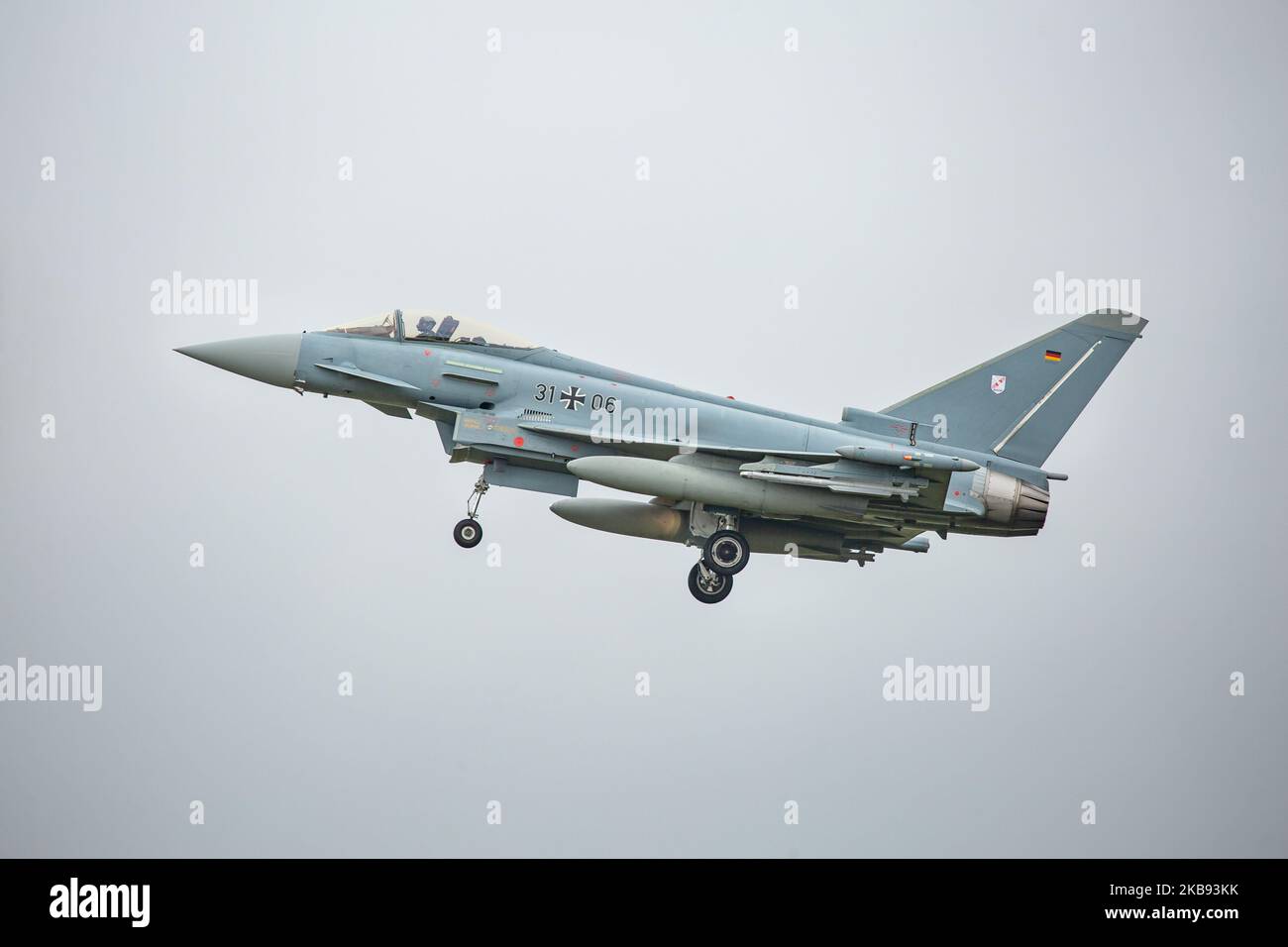 Eurofighter EF-2000 Typhoon dell'Aeronautica tedesca Luftwaffe con registrazione 31+06 ( 3106 ) Come si vede volare in arrivo e atterrare alla base aerea militare Kleine Brogel EBBL aeroporto in Belgio prima del Salone aereo internazionale di Sanicole Airfield Vliegveld a Hechtel - Eksel / Leopoldsburg / Beverlo Airfield EBLE un ex campo militare belga. L'aereo sarà in mostra statica e dimostrazione di volo al salone aereo. Kleine Brogel, Belgio - 13 settembre 2019 (Foto di Nicolas Economou/NurPhoto) Foto Stock