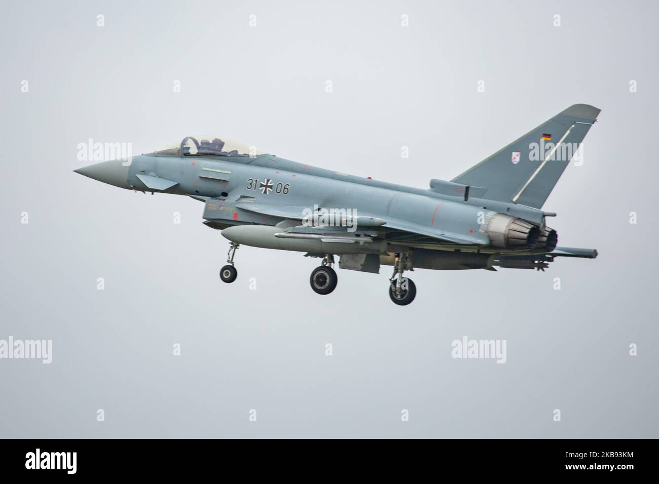 Eurofighter EF-2000 Typhoon dell'Aeronautica tedesca Luftwaffe con registrazione 31+06 ( 3106 ) Come si vede volare in arrivo e atterrare alla base aerea militare Kleine Brogel EBBL aeroporto in Belgio prima del Salone aereo internazionale di Sanicole Airfield Vliegveld a Hechtel - Eksel / Leopoldsburg / Beverlo Airfield EBLE un ex campo militare belga. L'aereo sarà in mostra statica e dimostrazione di volo al salone aereo. Kleine Brogel, Belgio - 13 settembre 2019 (Foto di Nicolas Economou/NurPhoto) Foto Stock