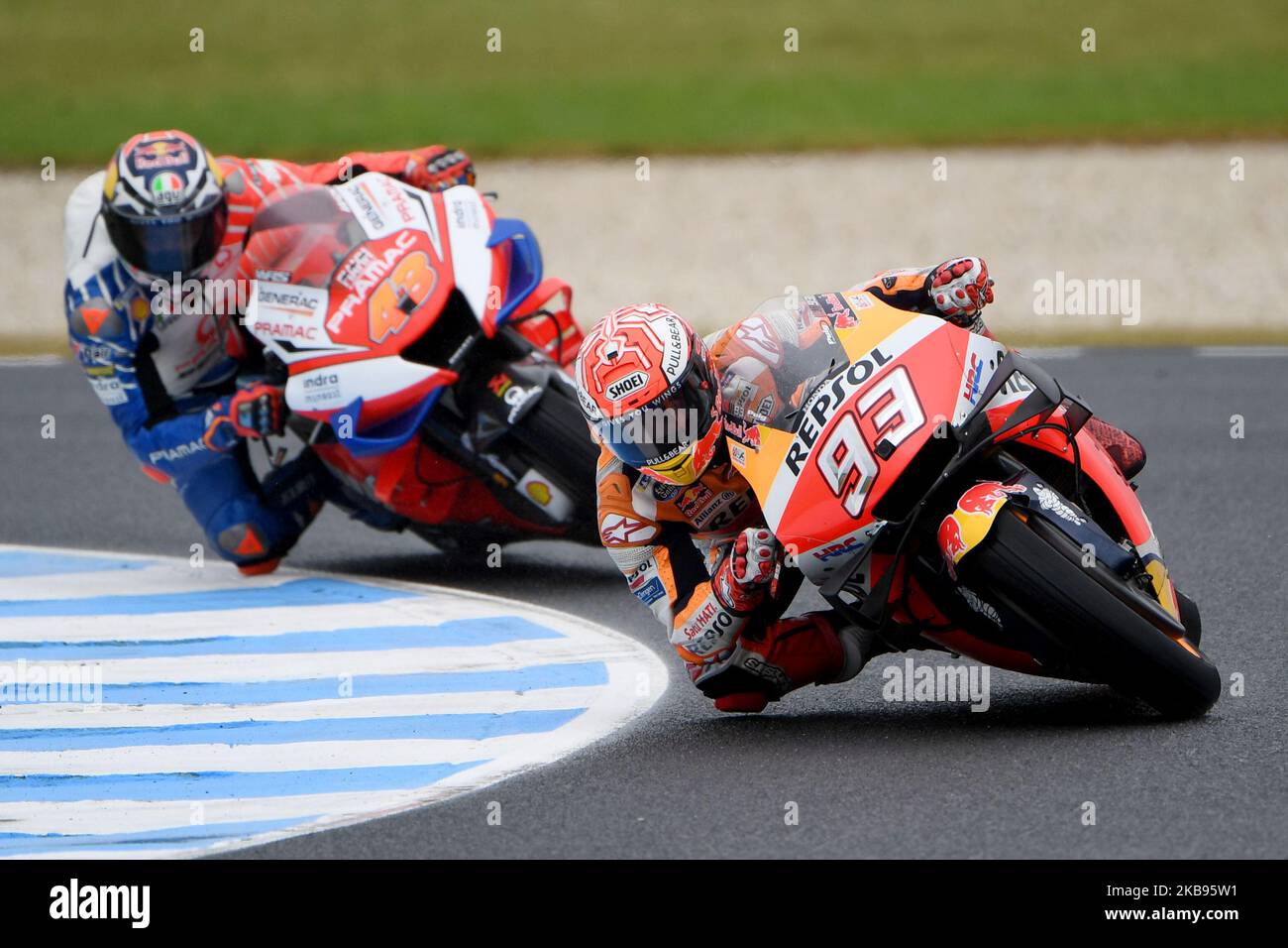 Marc Marquez di Spagna cavalca la bici Repsol Honda Team durante le prove per la MotoGP Australiana al circuito del Gran Premio di Phillip Island il 25 ottobre 2019 a Phillip Island, Australia (Foto di Morgan Hancock/NurPhoto) Foto Stock