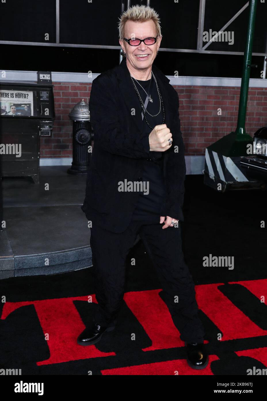 HOLLYWOOD, LOS ANGELES, CALIFORNIA, USA - 24 OTTOBRE: Il cantante Billy Idol arriva alla Los Angeles Premiere di Netflix 'The Irishman' tenutasi al TCL Chinese Theatre IMAX il 24 ottobre 2019 a Hollywood, Los Angeles, California, Stati Uniti. (Foto di Xavier Collin/Image Press Agency/NurPhoto) Foto Stock