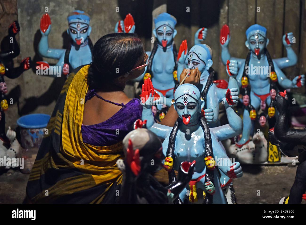 Workshop della dea ind kali idol a kolkata india 25 ottobre 2019 il