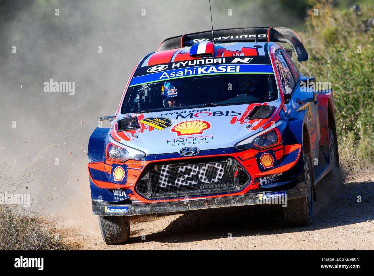 Il pilota francese Slastien Loeb e il suo co-pilota Daniel Elena del team Hyundai Shell Mobis World Rally, alla guida della sua Hyundai i20 Coupe WRC alle SS2 Horta-Bot durante la prima giornata del Rally RACC Catalunya Costa Daurada, il 25 ottobre 2019 a Salou, Spagna. (Foto di Joan Cros/NurPhoto) Foto Stock
