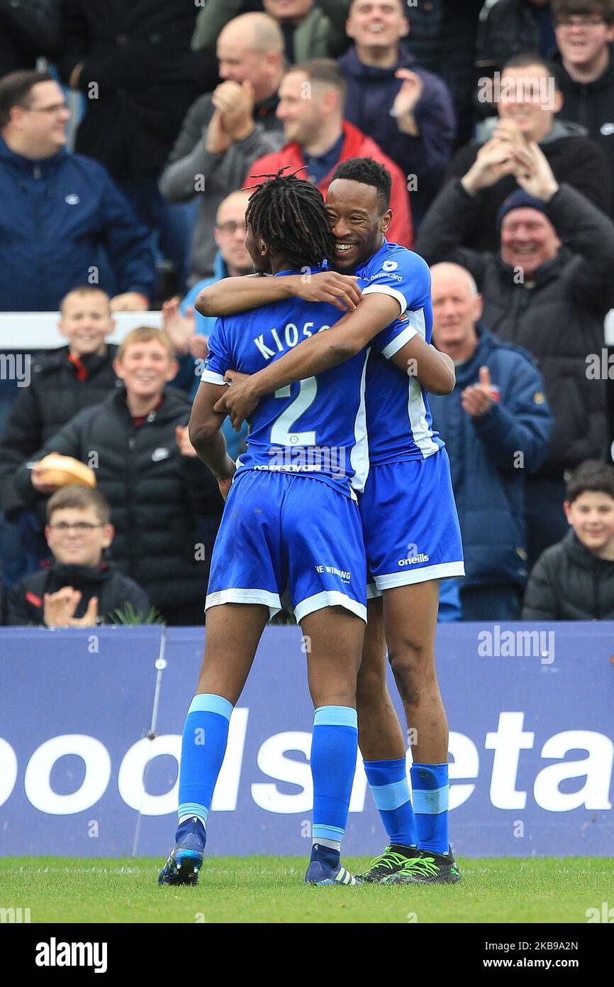 Nicke Kabamba di Hartlepool United festeggia con Peter Kioso dopo aver segnato il primo gol durante la partita della Vanarama National League tra Hartlepool United e Barnet a Victoria Park, Hartlepool, sabato 26th ottobre 2019. (Foto di Mark Fletcher/MI News/NurPhoto) Foto Stock