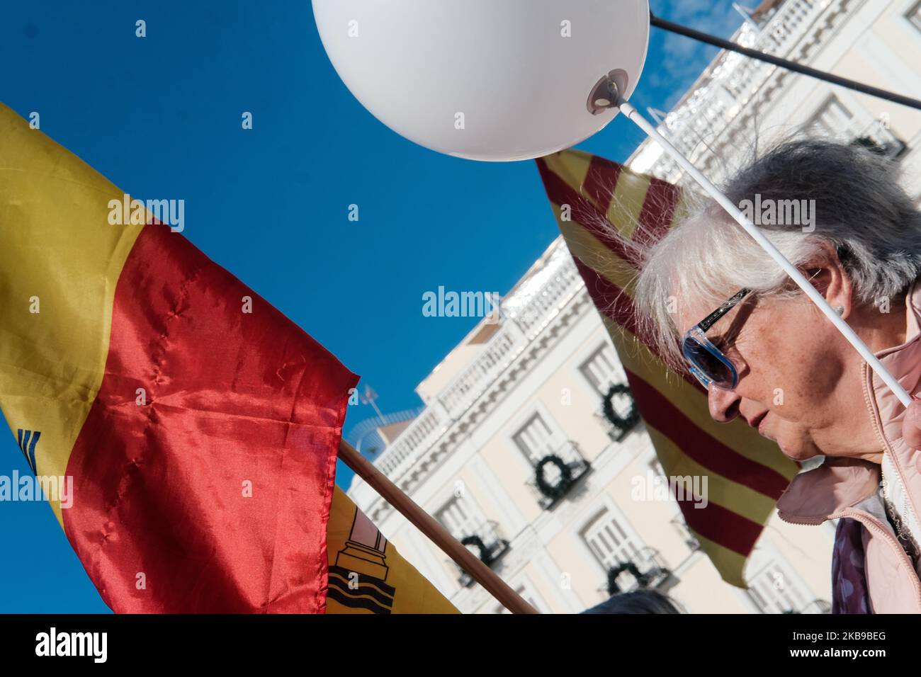 Concentrazione sulla Puerta del Sol a Madrid, Spagna, il 27 ottobre 2019 a favore di una Spagna unita e contro atti violenti a Barcellona e in Catalogna. (Foto di Antonio Navia/NurPhoto) Foto Stock