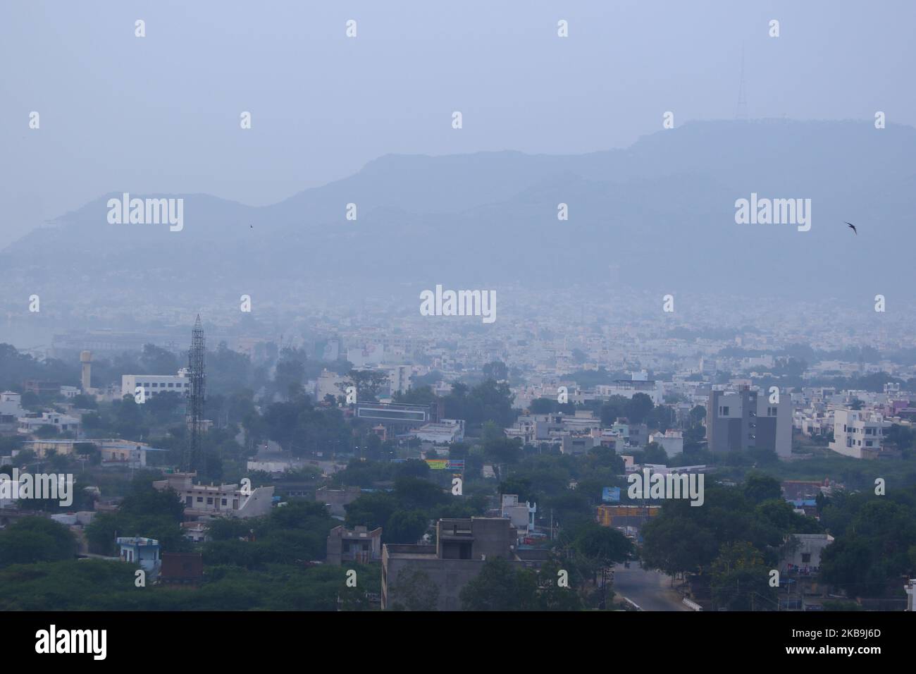 A View of Early Morning in smog in Ajmer, India, il 30 ottobre 2019. (Foto di Str/NurPhoto) Foto Stock