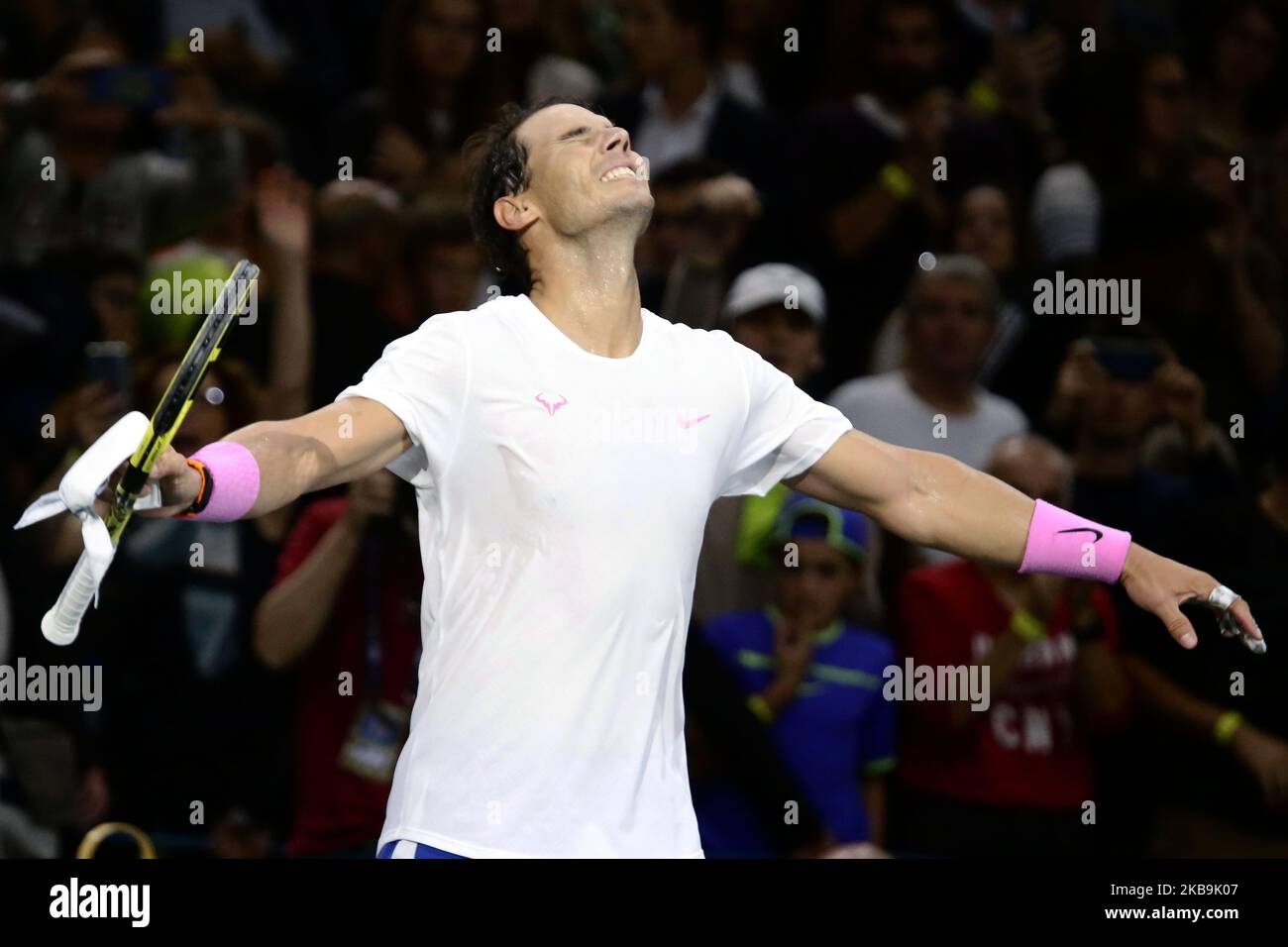 Il spagnolo Rafael Nadal festeggia la sua vittoria su Adrian Mannarino in Francia nel singolare round maschile del 32 del torneo di tennis Paris Masters. Il 30 ottobre 2019 a Parigi, Francia. (Foto di Ibrahim Ezzat/NurPhoto) Foto Stock