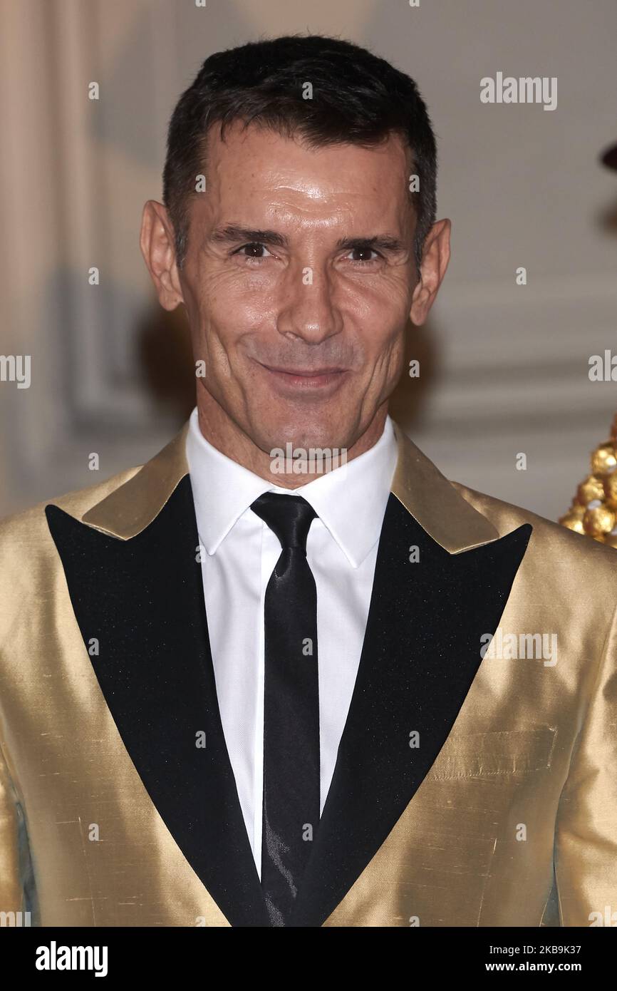 Jesus Vazquez partecipa alla foto 'Ferrero' del 30th° anniversario all'Ambasciata d'Italia a Madrid, Spagna, il 30 ottobre 2019 (Foto di Carlos Dafonte/NurPhoto) Foto Stock