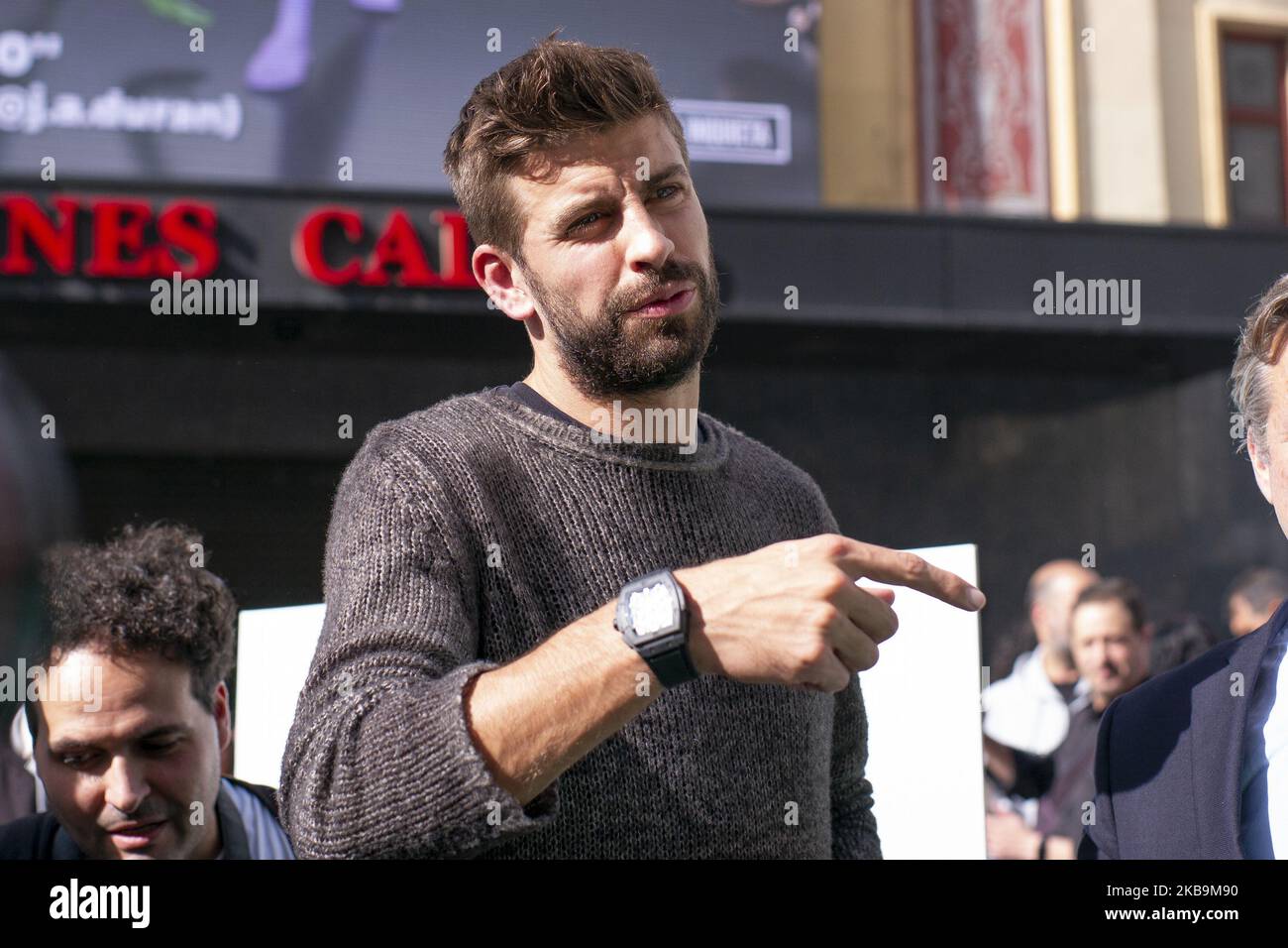 Gerard Pique, calciatore spagnolo del FC Barcelona e presidente di Kosmos per LA COPPA Davis di Tennis, partecipa alla cerimonia di presentazione della Top Ten Recycling Campaign for the Davis World di Rakuten Madrid Finals in Plaza del Callao il 31 ottobre 2019 a Madrid, Spagna. (Foto di Oscar Gonzalez/NurPhoto) Foto Stock