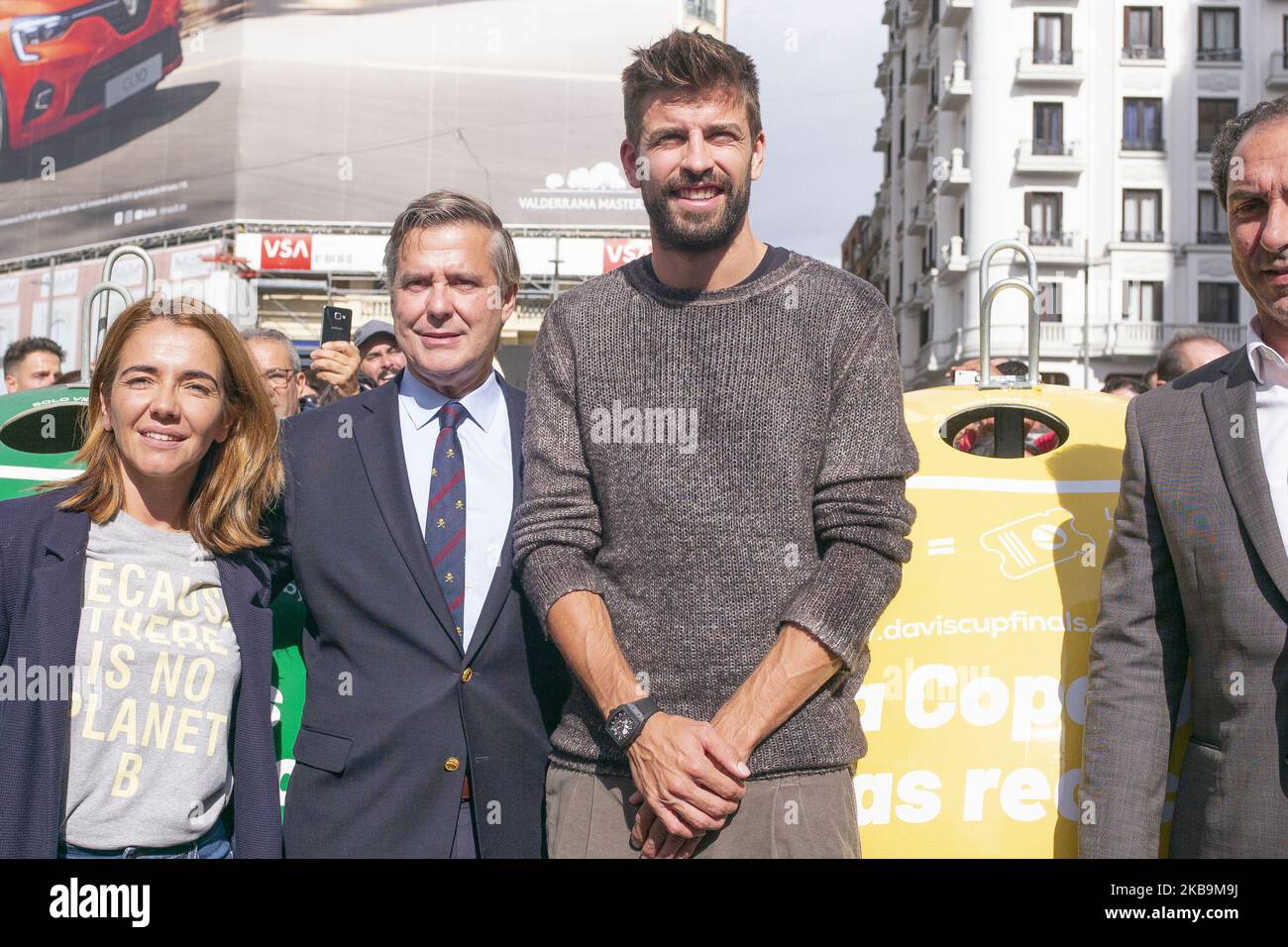 Gerard Pique, calciatore spagnolo del FC Barcelona e presidente di Kosmos per LA COPPA Davis di Tennis, partecipa alla cerimonia di presentazione della Top Ten Recycling Campaign for the Davis World di Rakuten Madrid Finals in Plaza del Callao il 31 ottobre 2019 a Madrid, Spagna. (Foto di Oscar Gonzalez/NurPhoto) Foto Stock