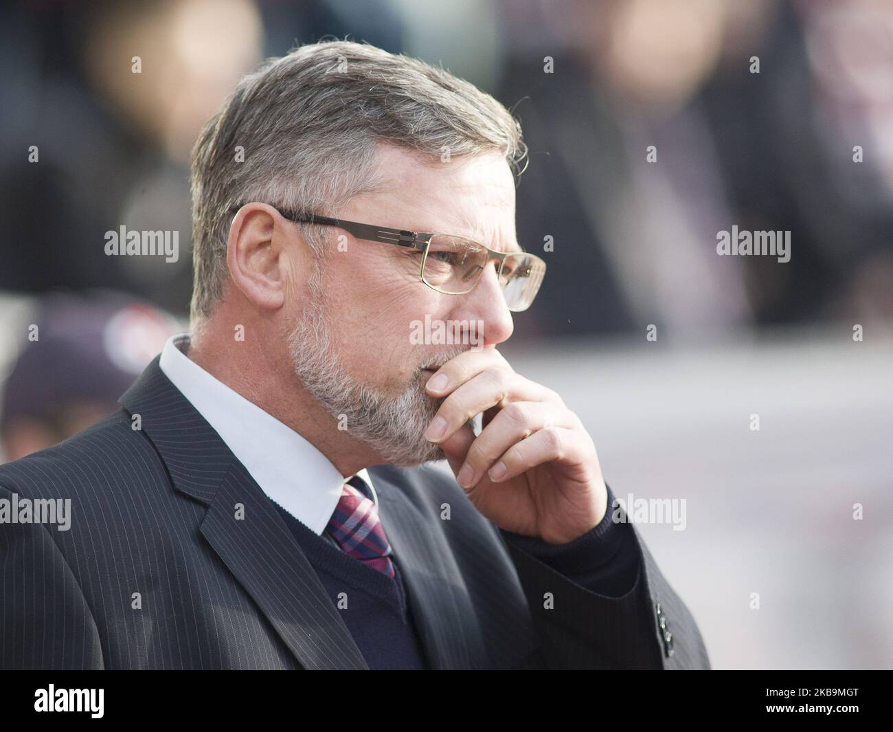 Una foto del file datata 23 febbraio 2019 mostra il manager di Hearts Craig Levein durante la partita della Premier League scozzese tra Hearts e St Mirren al Tynecastle Park il 23 febbraio 2019 a Edimburgo, Scozia. Craig Levein è stato esonerato dai suoi primi compiti manageriali di squadra, Austin MacPhee si prenderà il controllo dei primi affari di squadra, su base provvisoria a partire dal 31 ottobre 2019. (Foto di Ewan Bootman/NurPhoto) Foto Stock