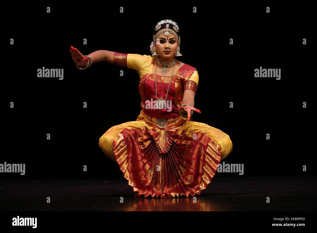 Il ballerino Tamil Bharatnatyam suona un ballo espressivo il 21 settembre 2019 a Scarborough, Ontario, Canada. (Foto di Creative Touch Imaging Ltd./NurPhoto) Foto Stock