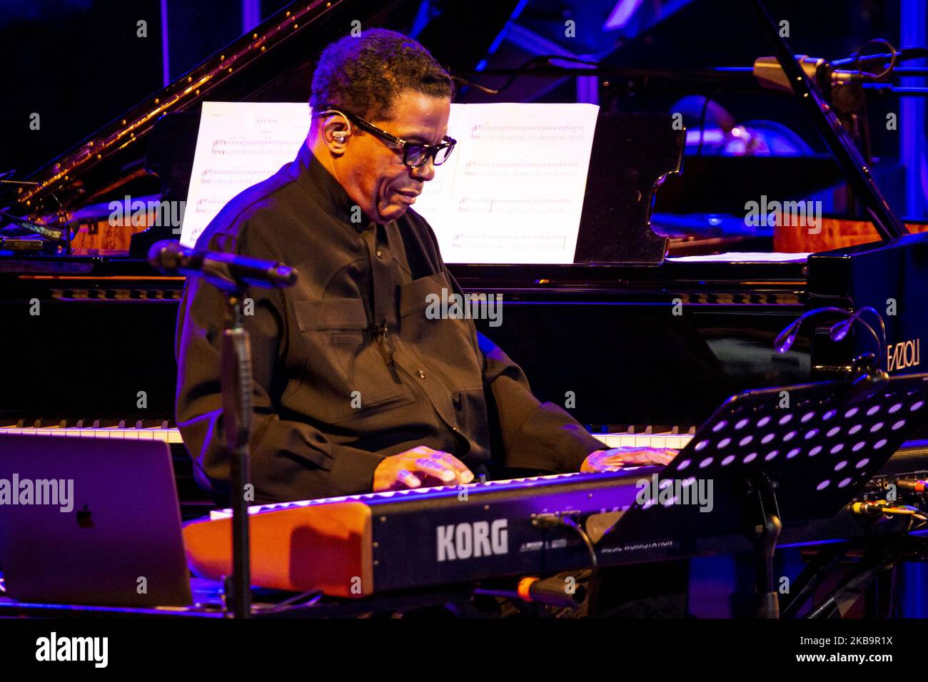 Il pianista e compositore americano Herbie Hancock suona dal vivo al Conservatorio Verdi il 1st novembre 2019 a Milano. (Foto di Roberto Finizio/NurPhoto) Foto Stock