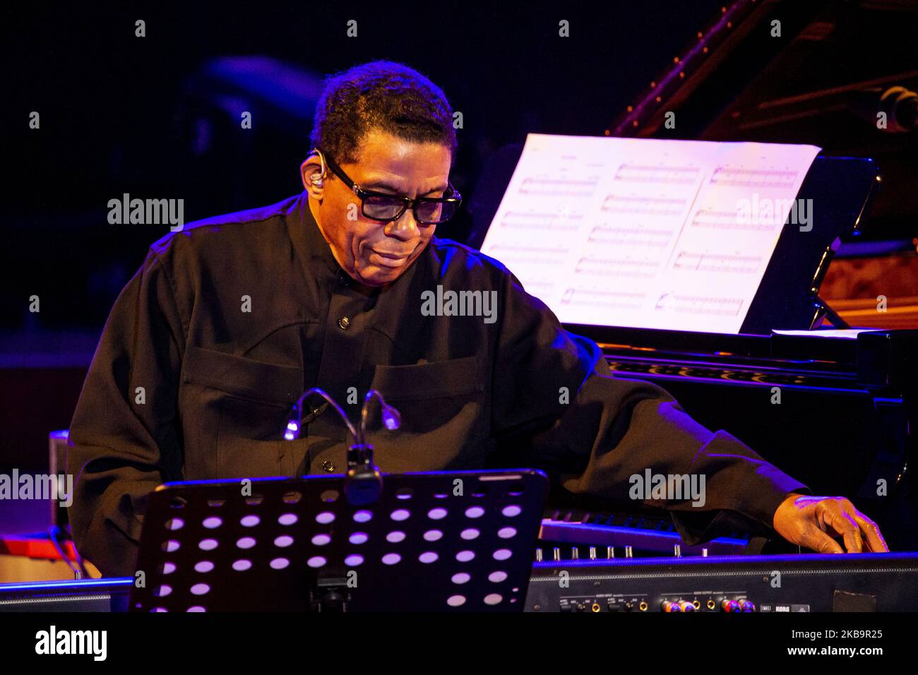 Il pianista e compositore americano Herbie Hancock suona dal vivo al Conservatorio Verdi il 1st novembre 2019 a Milano. (Foto di Roberto Finizio/NurPhoto) Foto Stock