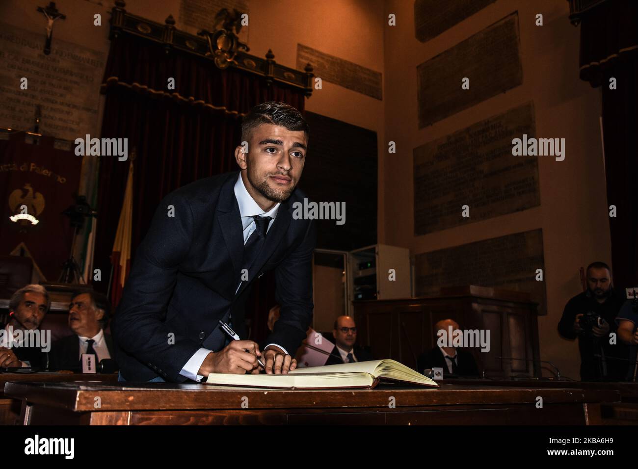 Masiliano Doda durante la visita ufficiale al Palazzo delle Aquile con il sindaco di Palermo Leoluca Orlando e il consiglio comunale. Palermo 5 novembre 2019. (Foto di Francesco Militello Mirto/NurPhoto) Foto Stock