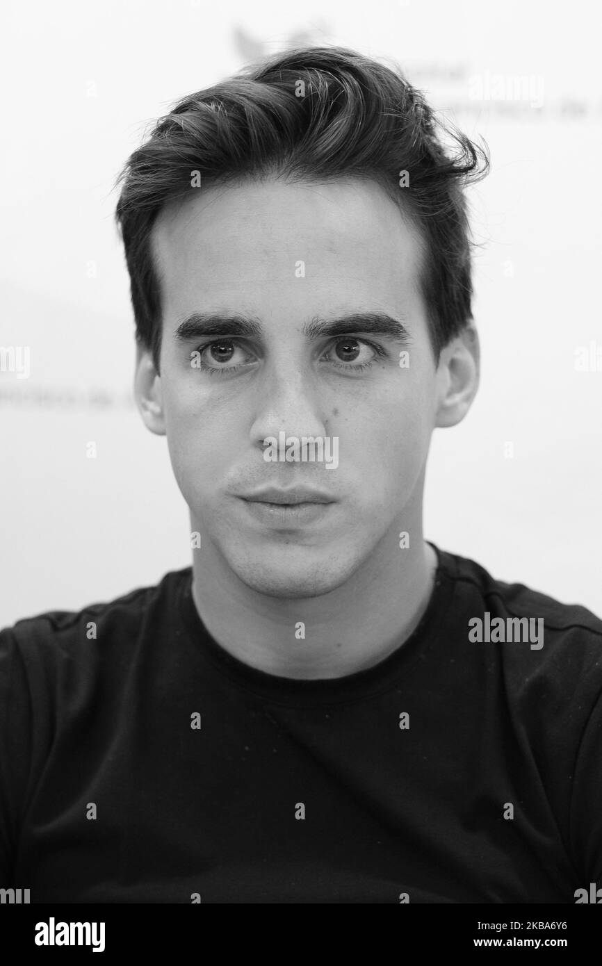 (NOTA DELL'EDITORE: Questa immagine è stata convertita in bianco e nero) il torcente spagnolo Gonzalo Caballero si rivolge a una conferenza stampa presso l'Ospedale San Francisco de Asis di Madrid, Spagna, 06 novembre 2019. Caballero lascia l'ospedale 25 giorni dopo essere stato seriamente adorato da un toro durante una corrida tenuta in occasione della Giornata Nazionale Spagnola lo scorso 12 ottobre 2019. (Foto di Oscar Gonzalez/NurPhoto) Foto Stock