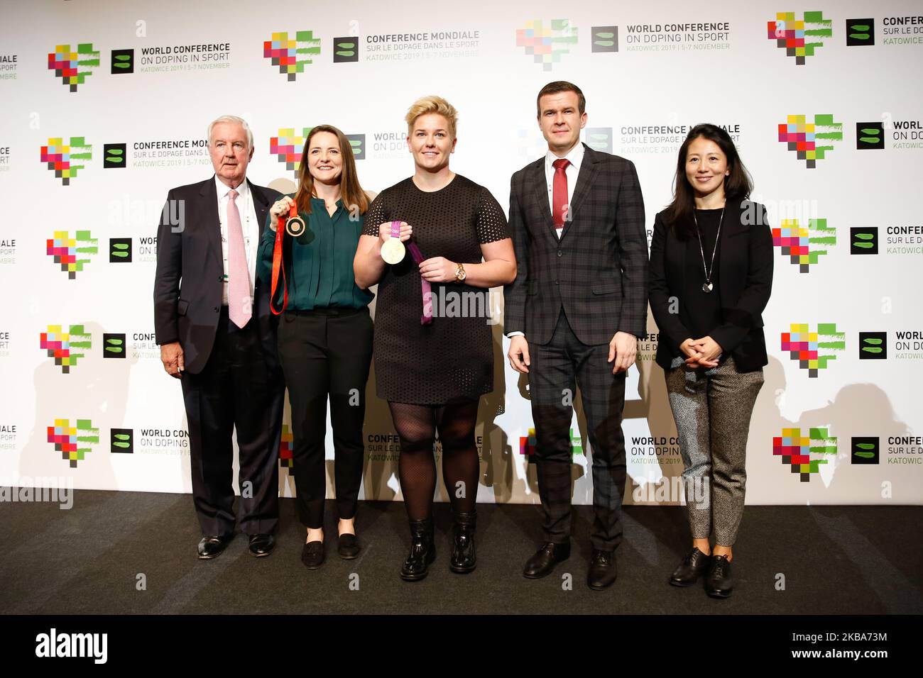 Presidente del Comitato Esecutivo dell'Agenzia Mondiale antidoping, Sir Craig REEDIE, Goldie SAYERS, atleta britannico e Anita WLODARCZYK, atleta polacco che ha ricevuto le medaglie olimpiche in ritardo a causa dell'uso del doping da parte di un concorrente, Presidente in arrivo del Comitato Esecutivo di WADA, Witold BANKA e Vicepresidente in entrata del Comitato Esecutivo del WADA Yang YANG durante la Conferenza Mondiale sul doping nello Sport 2019, organizzata dall'Agenzia Mondiale antidoping il 6 novembre 2019 a Katowice, Polonia. Le decisioni sono state prese dopo che la WADA ha indagato sull'uso del doping. (Foto di Dominika Zarzycka/NurPhoto) Foto Stock