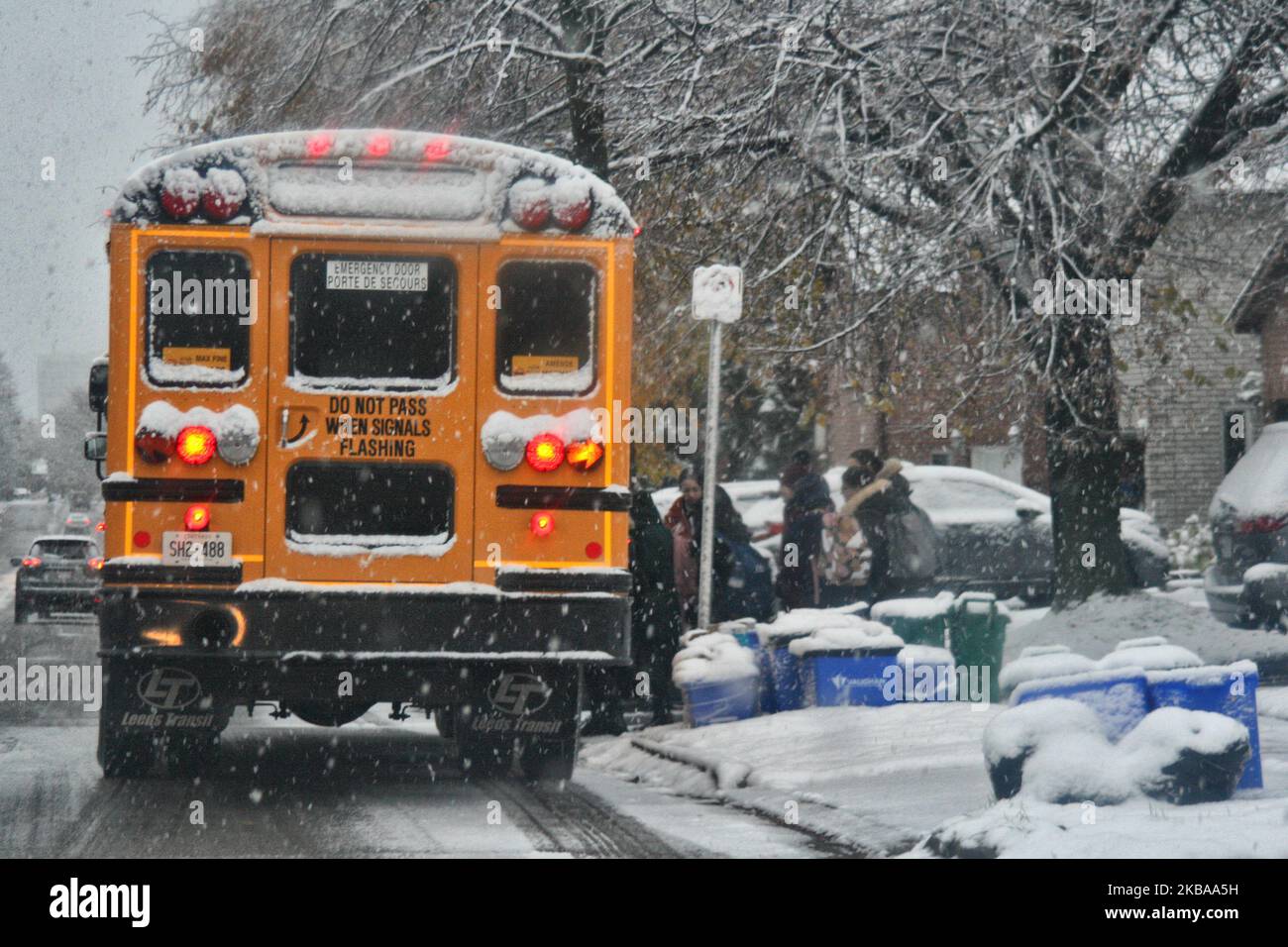 Prima nevicata della stagione a Toronto, Ontario, Canada, il 07 novembre 2019. La neve ha colpito la Greater Toronto Area appena in tempo per il viaggio mattutino e ha lasciato tra 1-5 cm di neve. (Foto di Creative Touch Imaging Ltd./NurPhoto) Foto Stock