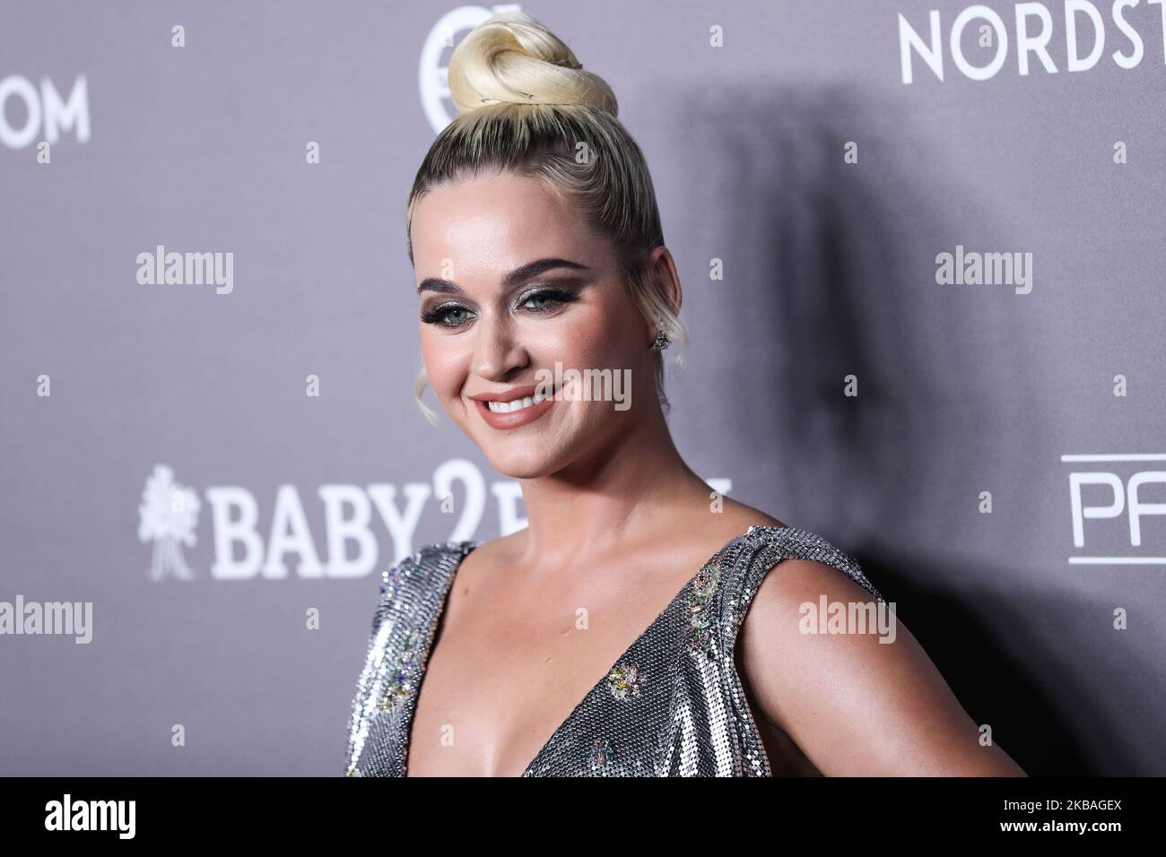 CULVER CITY, LOS ANGELES, CALIFORNIA, USA - 09 NOVEMBRE: Il cantante Katy Perry che indossa un abito Prada arriva al gala del 2019 Baby2Baby che si tiene alle 3Labs del 9 novembre 2019 a Culver City, Los Angeles, California, Stati Uniti. (Foto di Xavier Collin/Image Press Agency/NurPhoto) Foto Stock