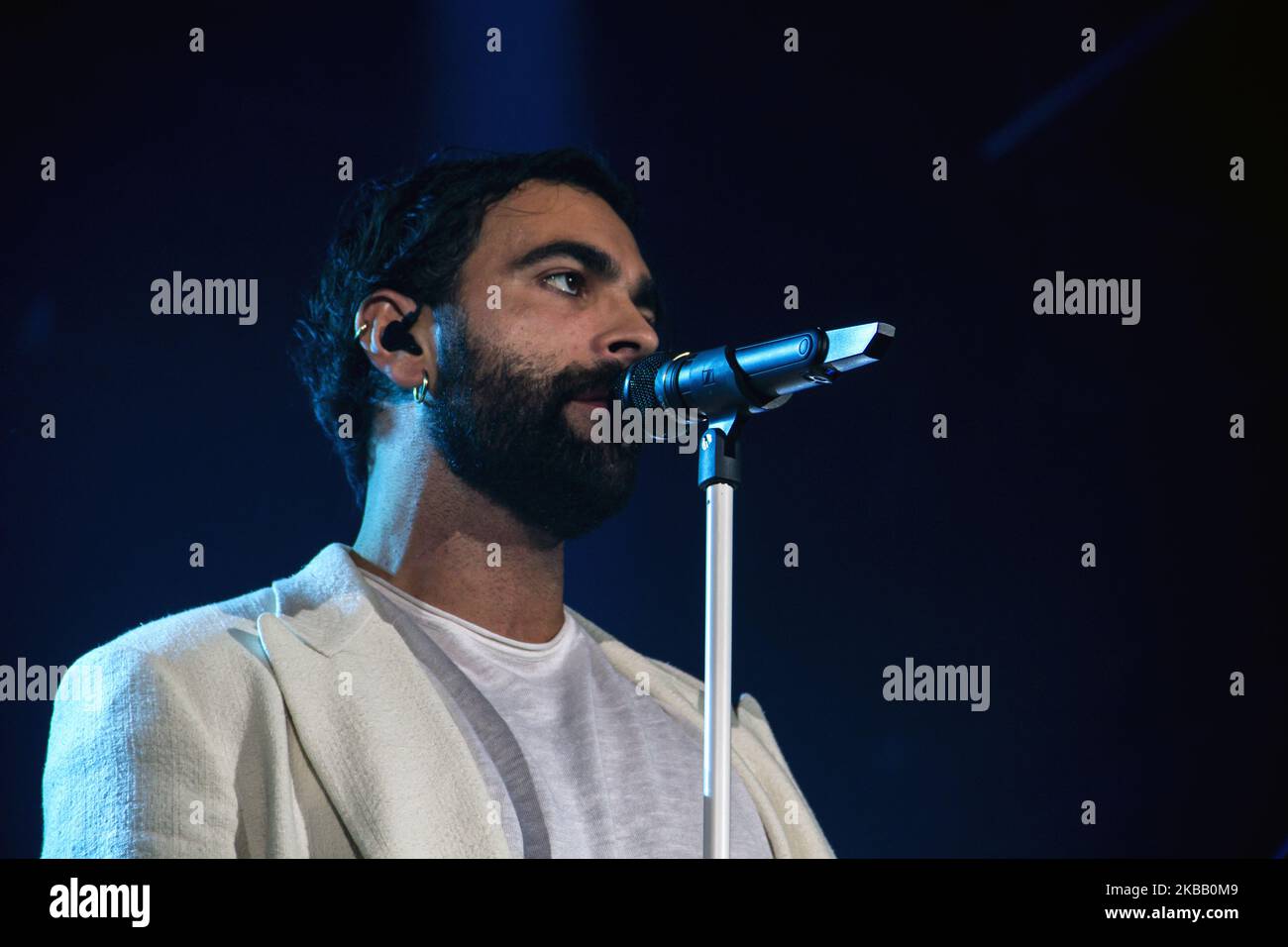 Il cantante e cantautore italiano Marco Mengoni si esibisce dal vivo a Conegliano Veneto, Italia, con il suo tour live 2019 dell'Atlantico Mengoni, il 14 novembre 2019. (Foto di Mimmo Lamacchia/NurPhoto) Foto Stock