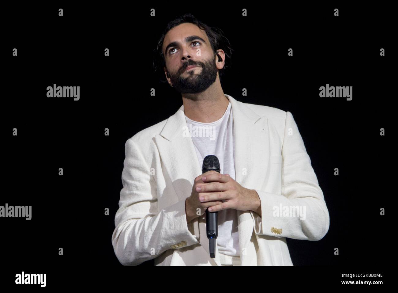 Il cantante e cantautore italiano Marco Mengoni si esibisce dal vivo a Conegliano Veneto, Italia, con il suo tour live 2019 dell'Atlantico Mengoni, il 14 novembre 2019. (Foto di Mimmo Lamacchia/NurPhoto) Foto Stock